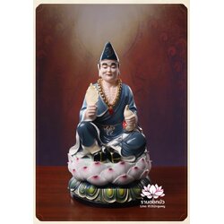 พระอรหันต์จี้กง เต้าจี้ฉานซือ ประทับนั่งบนดอกบัว งานกระเบื้องฮกเกี้ยน สีคราม ขนาด 12/16 นิ้ว