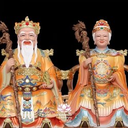 แปะกงแปะม่า ปุนเถ้ากงปุนเถ้าม่า เทพเจ้าที่จีน ปางประทับนั่งบัลลังก์มังกร งานเรซิ่นคุณภาพสูง ขนาด 12/16/19/26/36 นิ้ว