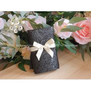 ของชำร่วยงานศพ กระเป๋าผ้าสปันบอนด์สีดำ อัดลายดอกไม้ในตัว