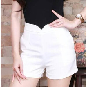 กางเกงขาสั้นเอววี มนโค้ง