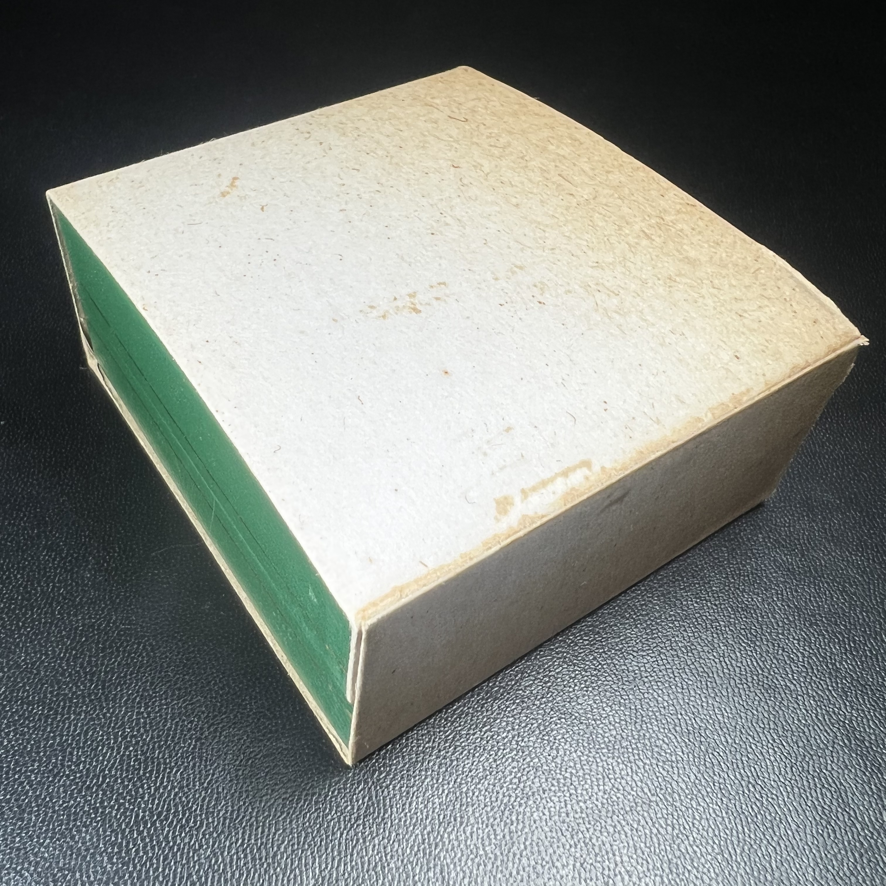 พระพุทธโสธร รุ่น กศก. 120 ปี เนื่องในโอกาสครบ 120 ปี กรมศุลกากร กระทรวงการคลัง จัดสร้าง ปี 2537 เนื้อเงินบริสุทธิ์ 99.9% ผิวขัดเงาลงดำ(งานบริษัท แพรนด้า จิวเวลรี่)สวยงดงาม ทรงคุณค่า