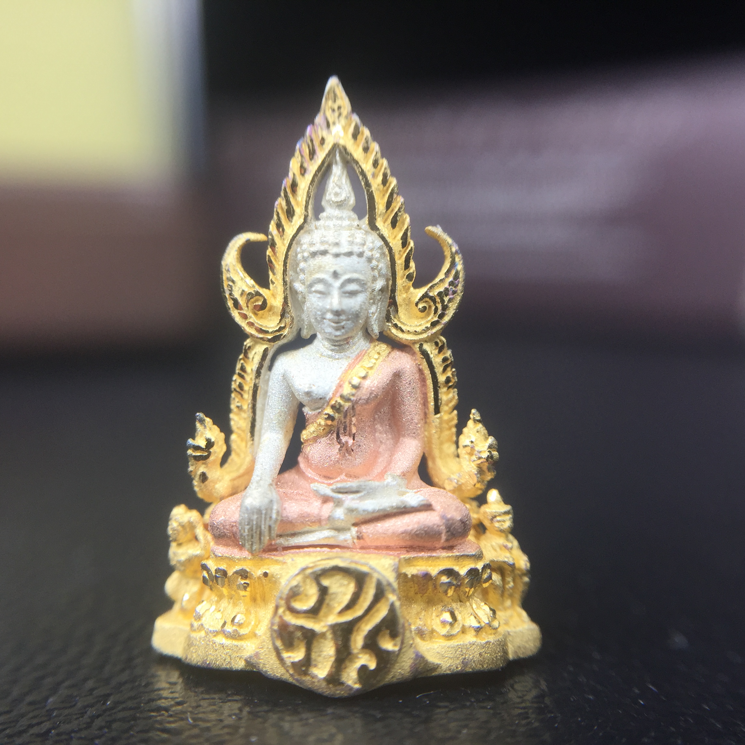 พระพุทธชินราช ภปร. โครงการ "เพราะแผ่นดินนี้ คือ แผ่นดินเกิด" ปี2548(รุ่นแรก) ลอยองค์ หน้าตัก 1/4 นิ้ว เนื้อเงินสามกษัตริย์(สภาพคัดสวย กล่องบรรจุเดิมครบ)