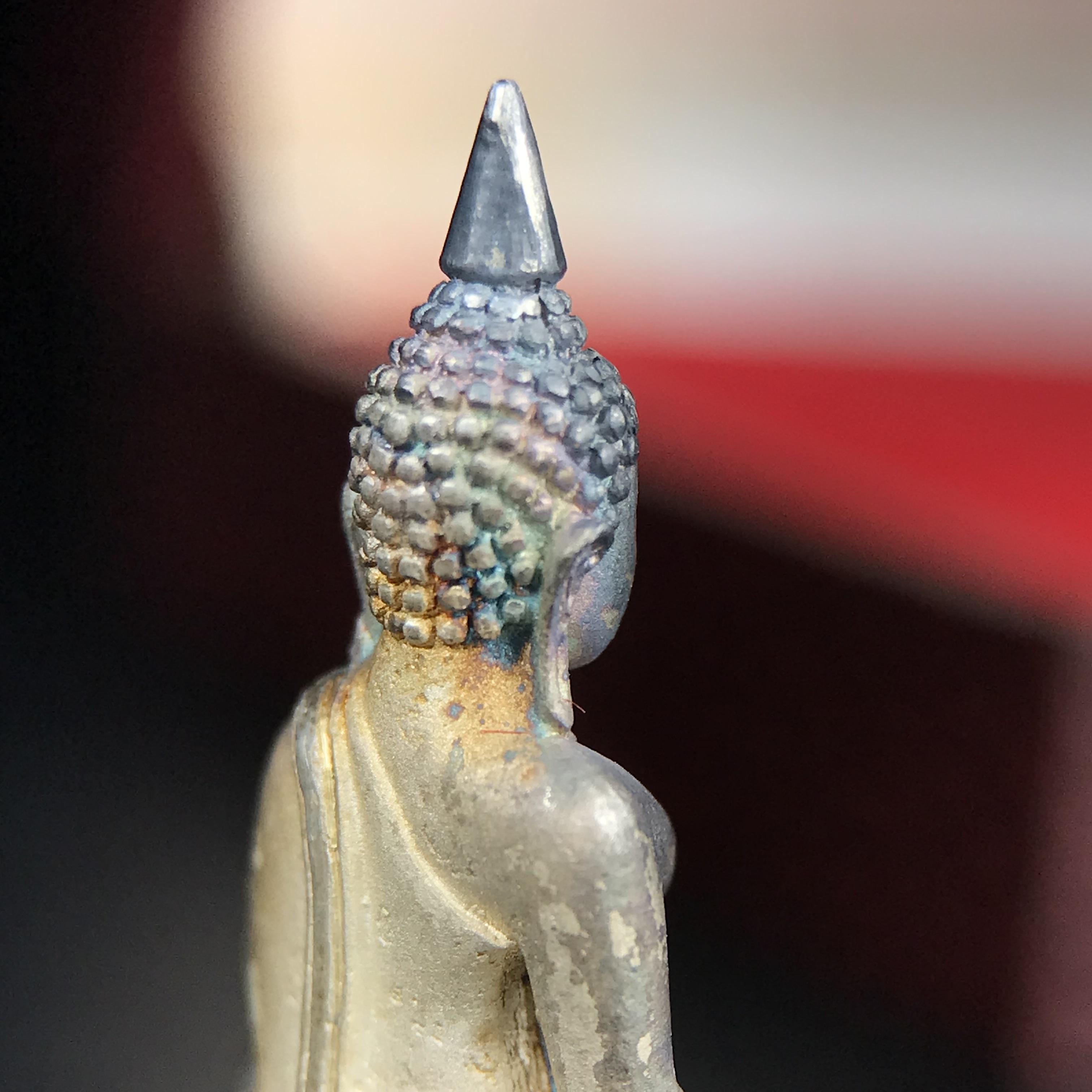 พระพุทธโสธร(หลวงพ่อโสธร) รุ่นสร้างอุโบสถ ปี2539 เนื้อเงินทรายนวลขัดเงาบางส่วน ลอยองค์พิมพ์ใหญ่ สภาพสวยกล่องบรรจุเดิมครบสมบูรณ์(งานแพรนด้า จิวเวลรี่)สวยงดงาม(เนื้อเงินผิวเดิมรุ้งสวยสวย องค์หมายเลขสวย ๒๒๒๒๕)