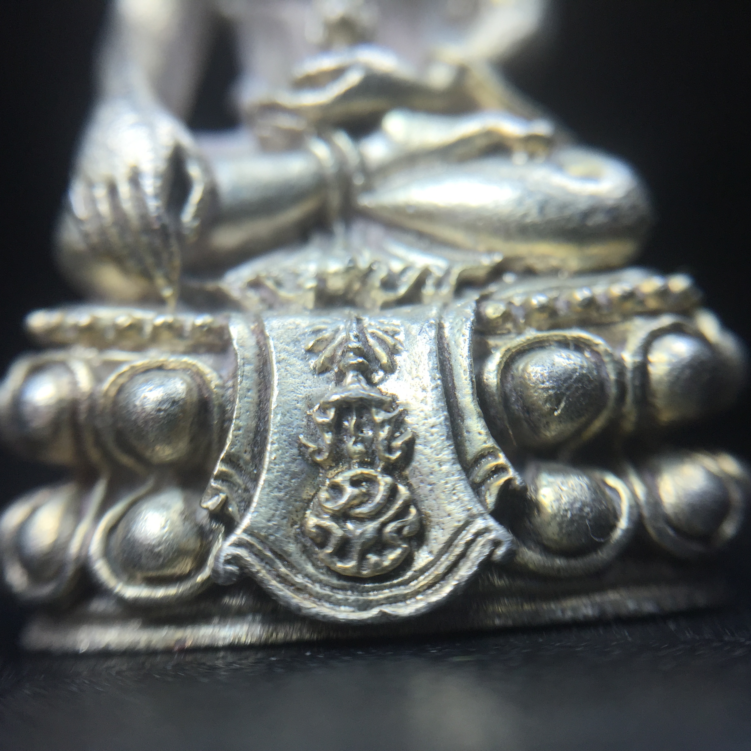 พระกริ่งศิรากาศ ภปร.(วัตถุมงคล"คุ้มเกล้าฯ") โรงพยาบาลภูมิพล เนื้อเงินพิมพ์หน้าไทย (ในหลวงรัชกาลที่9เสด็จเททอง)(พิธีใหญ่)(นิยม)