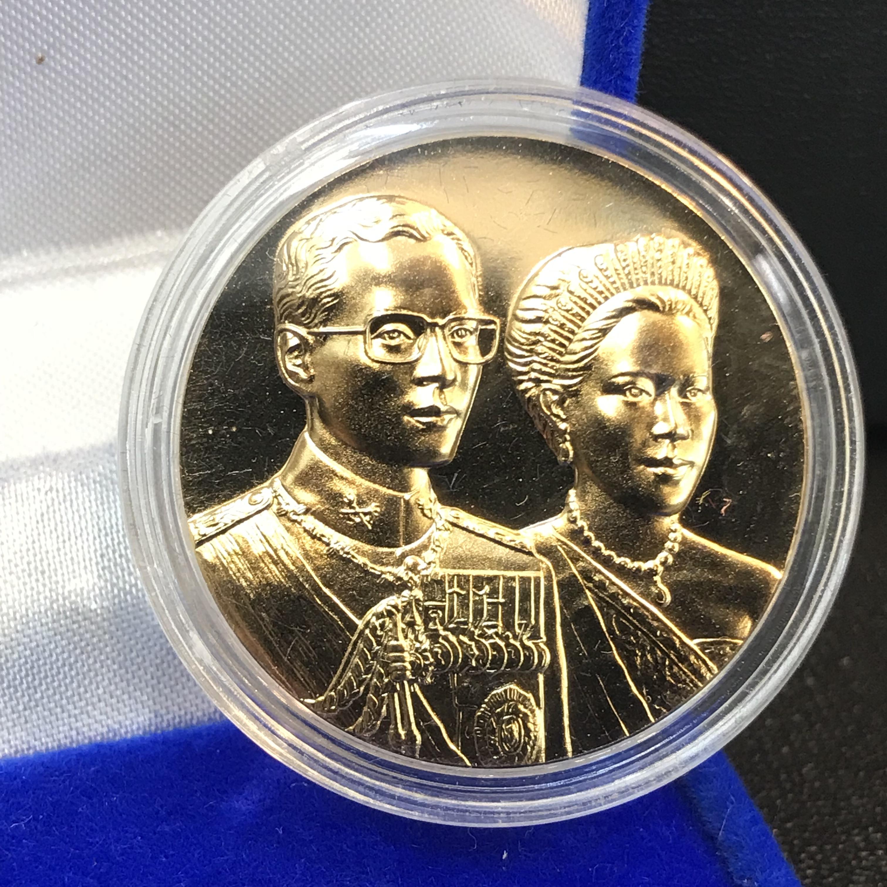 เหรียญสองพระองค์ในหลวง-พระราชินี พระราชทาน สภาพสวยกล่องบรรจุเดิม