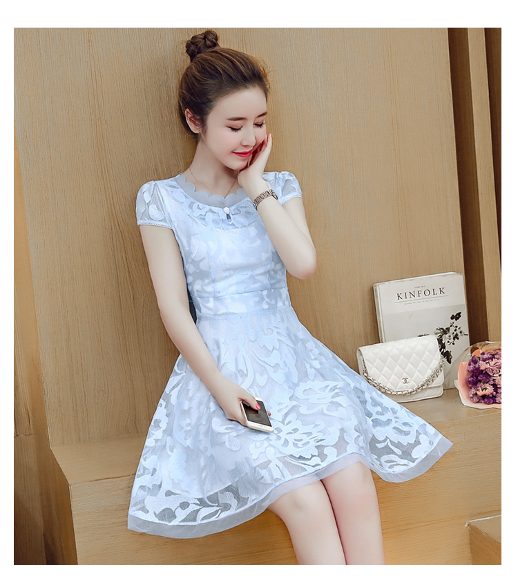 ชุดเดรสสั้นผ้าลูกไม้สีฟ้าอ่อนสวยหวาน คอกลม แขนสั้น