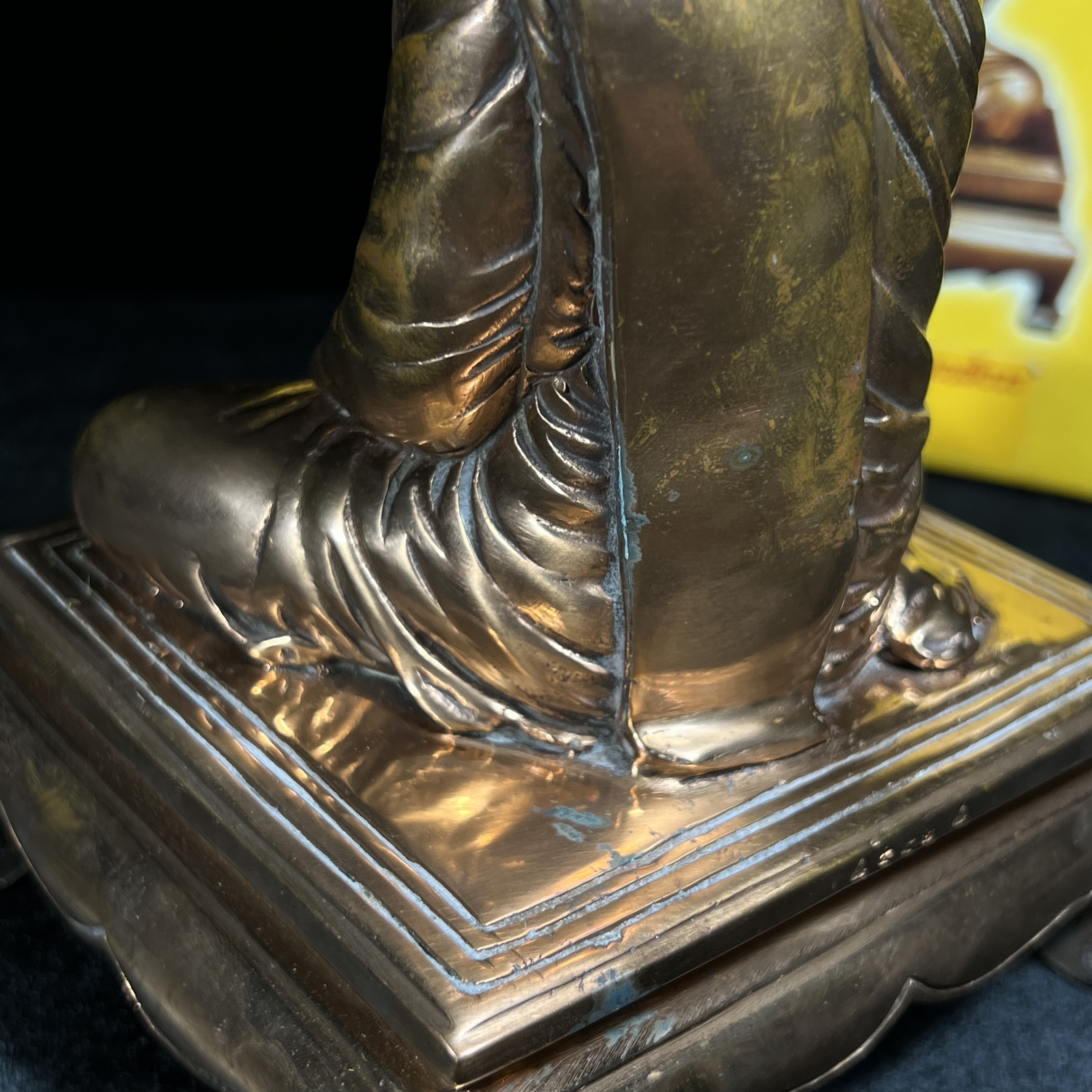 พระรูปเหมือนบูชารุ่นแรก สมเด็จพระญาณสังวร สมเด็จพระสังฆราช สกลมหาสังฆปริณายก วัดบวรนิเวศวิหาร รุ่น คชวัตร ปี2546 ที่ระลึกงานฉลองพระชนมายุ 90 พรรษา ขนาดบูชาหน้าตัก 4 นิ้ว เนื้อสัตตโลหะ (พระดี พิธีใหญ่ พุทธศิลป์สวย)เสด็จทรงประกอบพิธีเททองด้วยพระองค์เอง