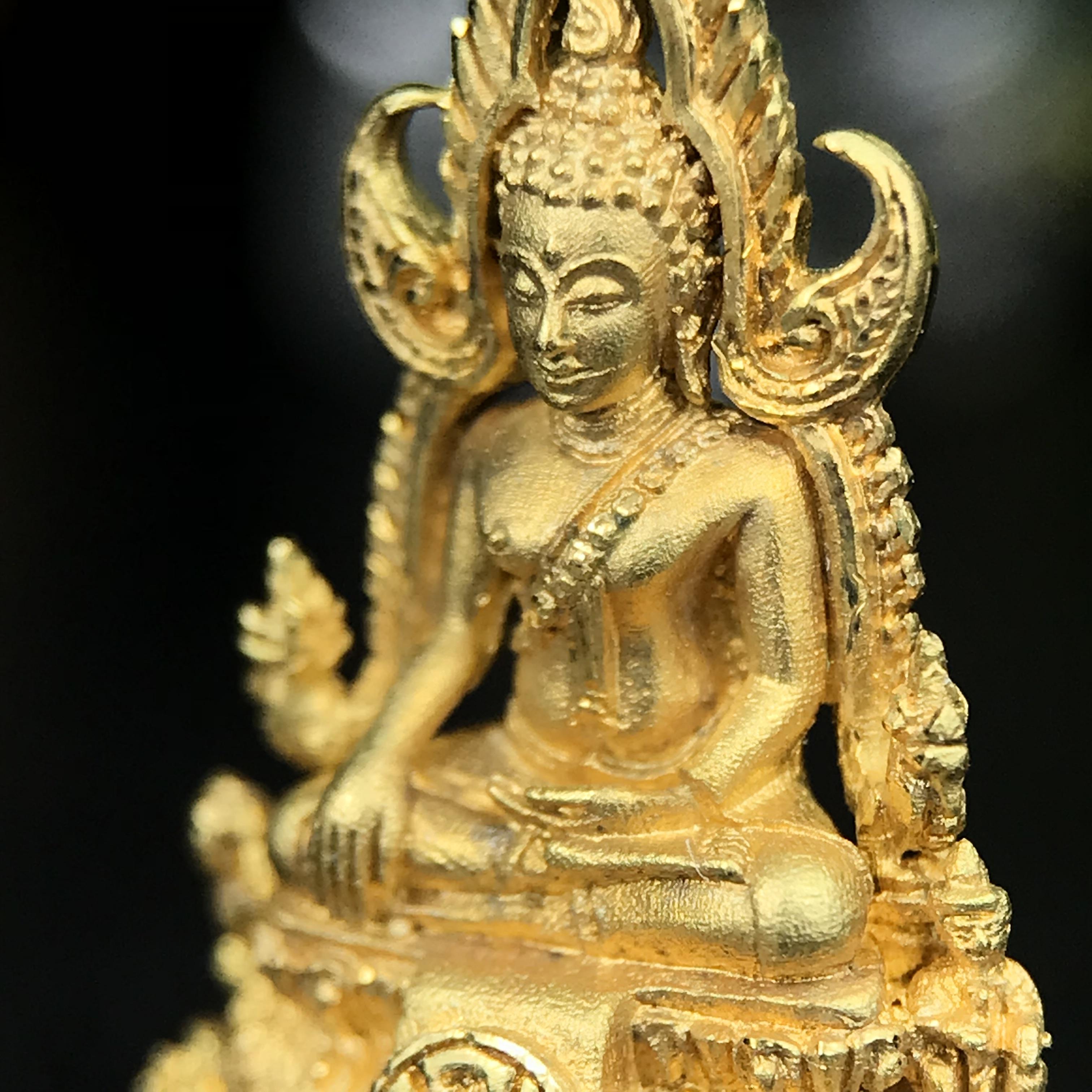 พระพุทธชินราช ภปร. 84 พรรษา เนื้อทองคำ พิมพ์เล็กขนาดหน้าตัก 1/4 นิ้ว(สูง 2.0 ซม.)(พระราชทานมวลสาร จิตรลดาและเส้นพระเจ้า(เส้นผม)รัชกาลที่9)พุทธศิลป์ทรงคุณค่าอีกหนึ่งรุ่นยอดนิยม(หมายเลขสวย ๑๙๑๙)(1ใน1000องค์)หายาก