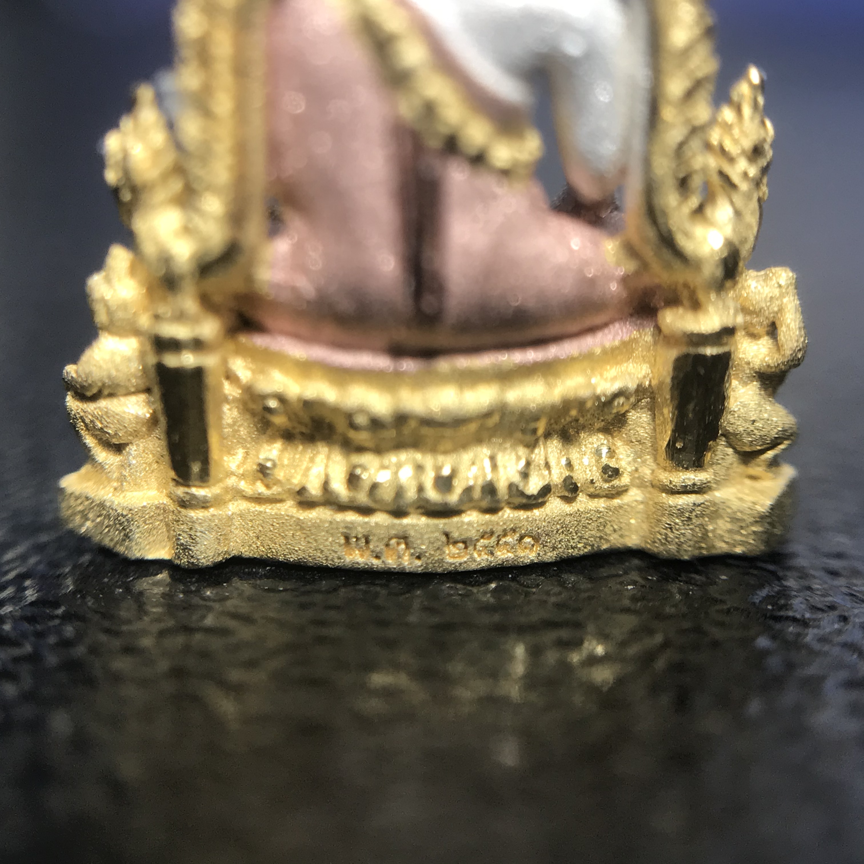 พระพุทธชินราช ภปร. โครงการ เพราะแผ่นดินนี้คือแผ่นดินเกิด เนื้อเงินชุบสามกษัตริย์ ปี2551 ขนาดหน้าตัก1/4นิ้ว (สวยงามหายาก)