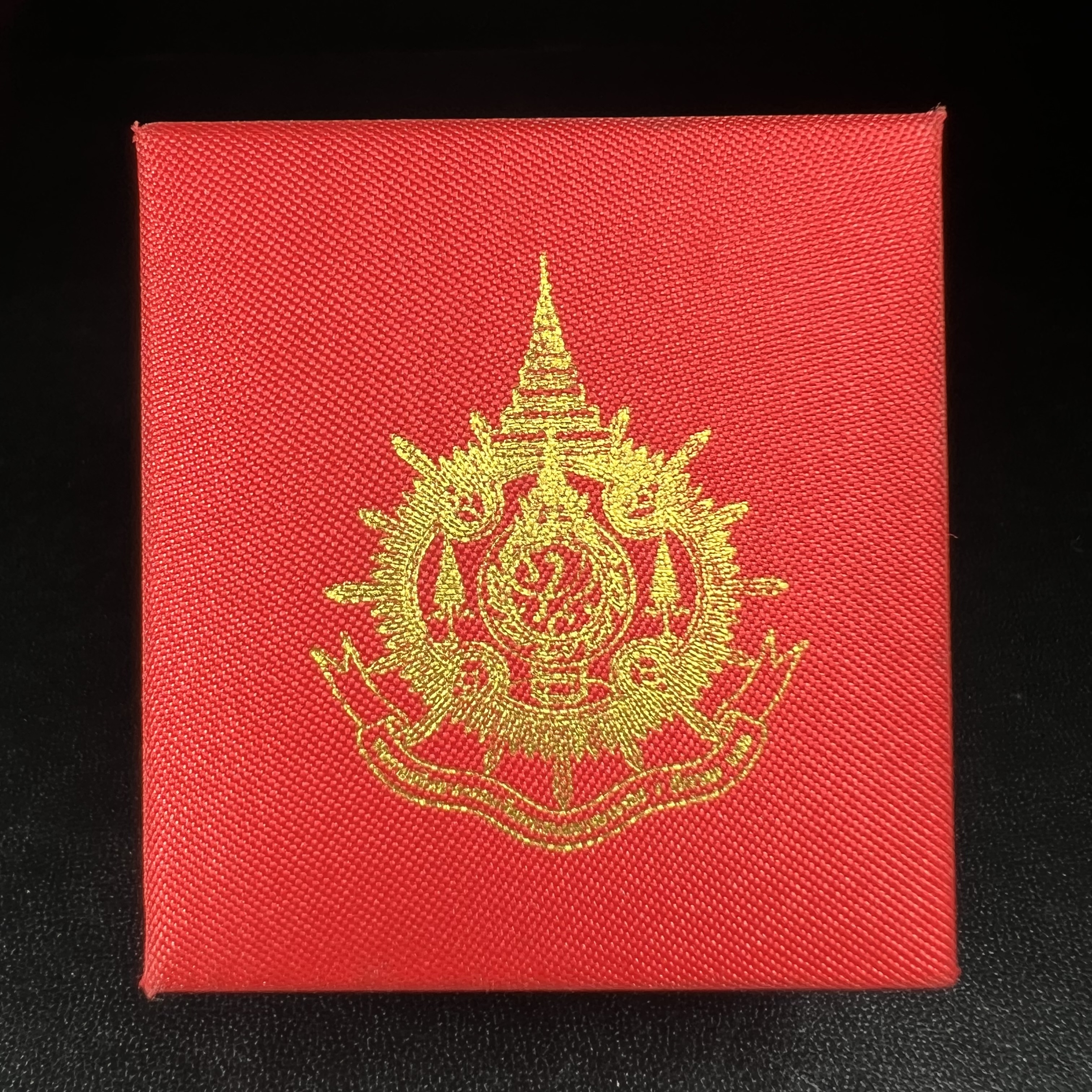 พระกริ่งไพรีพินาศ บรรจุเหล็กไหล ครั้งแรกและครั้งเดียวในประวัติศาสตร์ เฉลิมพระเกียรติ พระบาทสมเด็จพระเจ้าอยู่หัวรัชกาลที่9 พระชนมพรรษา 6 รอบ ปี2542 เนื้อนวโลหะผสมทองคำ(บรรจุเหล็กไหล)ดีนอก-ดีใน พิธีใหญ่ มวลสารเด่น (หายาก)