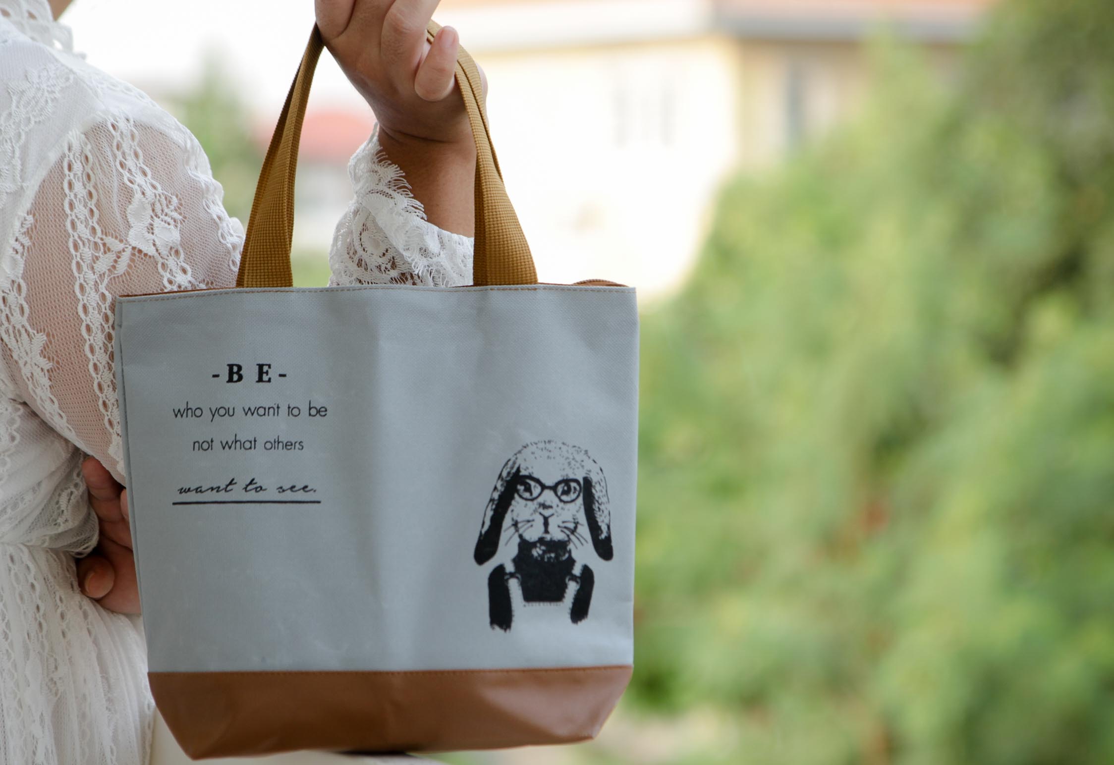 ของชำร่วยงานศพ กระเป๋าผ้าเนื้อหนา หูหิ้ว ซิปยาว ขยายก้นอยู่ทรง