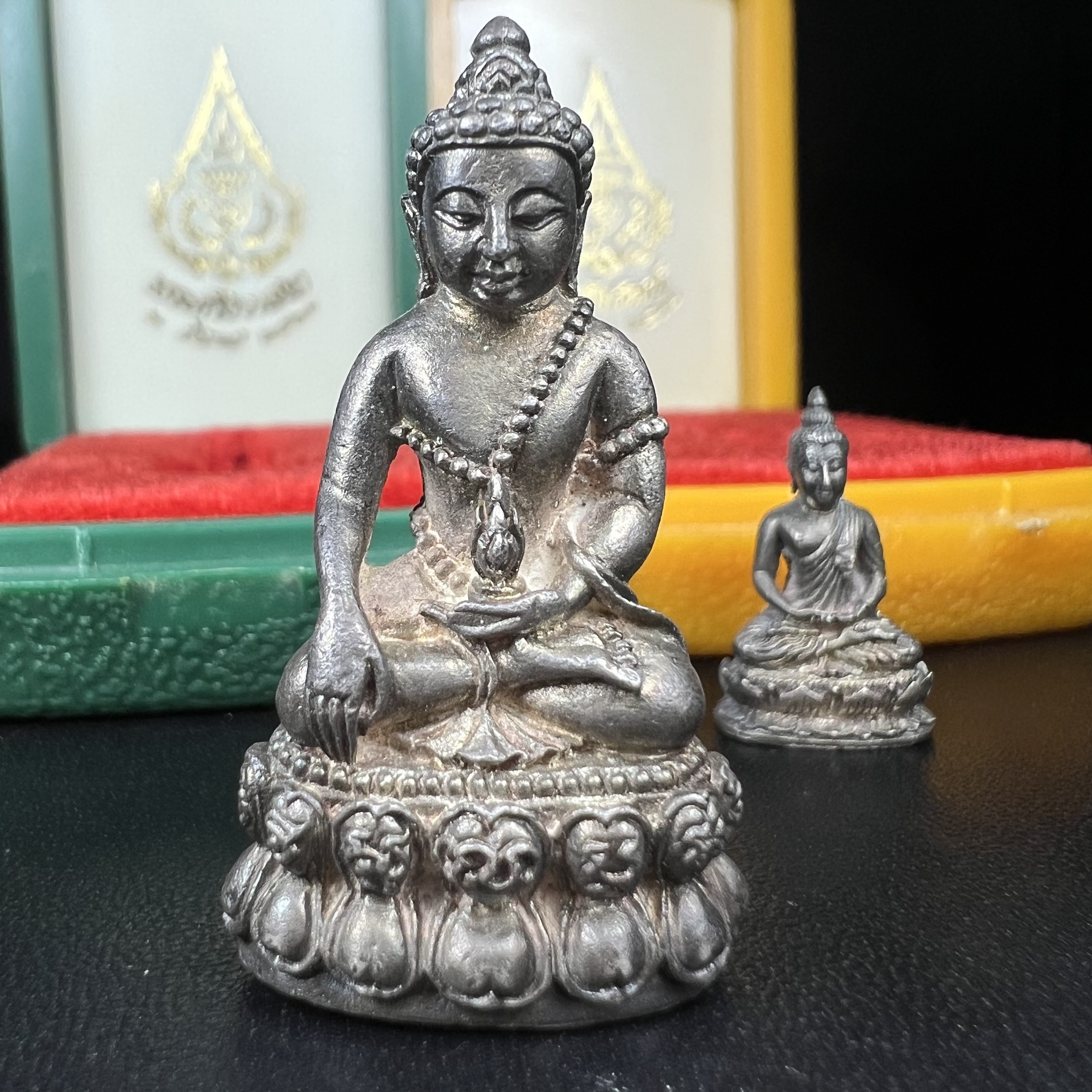 พระกริ่ง-พระชัยวัฒยน์วาสนาสมเด็จพระสังฆราช(วาสน์)วัดราชบพิธฯปี2531 เนื้อเงิน สร้างเป็นที่ระลึกในคราวที่สมเด็จพระอริยวงศาคตญาณ สมเด็จพระสังฆราช(วาสน์ วาสโน)มีพระชนมายุครบ90พรรษา(ในหลวง ร.9 เสด็จในพิธี)งานแกะแม่พิมพ์โดย นายช่างเกษม มงคลเจริญ)หายาก