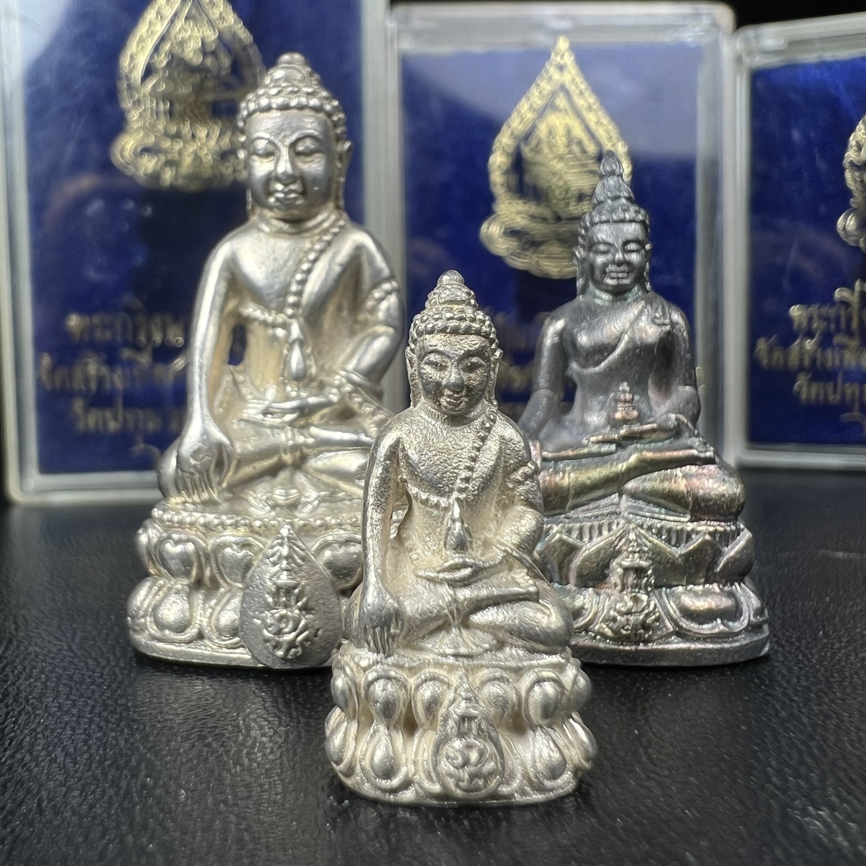 พระกริ่งนวปทุม ภปร.-พระชัยวัฒน์นวปทุม ภปร.-พระกริ่งไพรีพินาศ ภปร. รุ่นแรก วัดปทุมวนาราม ครบชุดเนื้อเงิน ปี2535(ในหลวงรัชกาลที่9เสด็จเททอง)(1ใน3000องค์)หายาก***เก็บทีเดียวครบชุดไปเลยรุ่นนี้ แนะนำ....ตอนนี้หายากแล้ว***