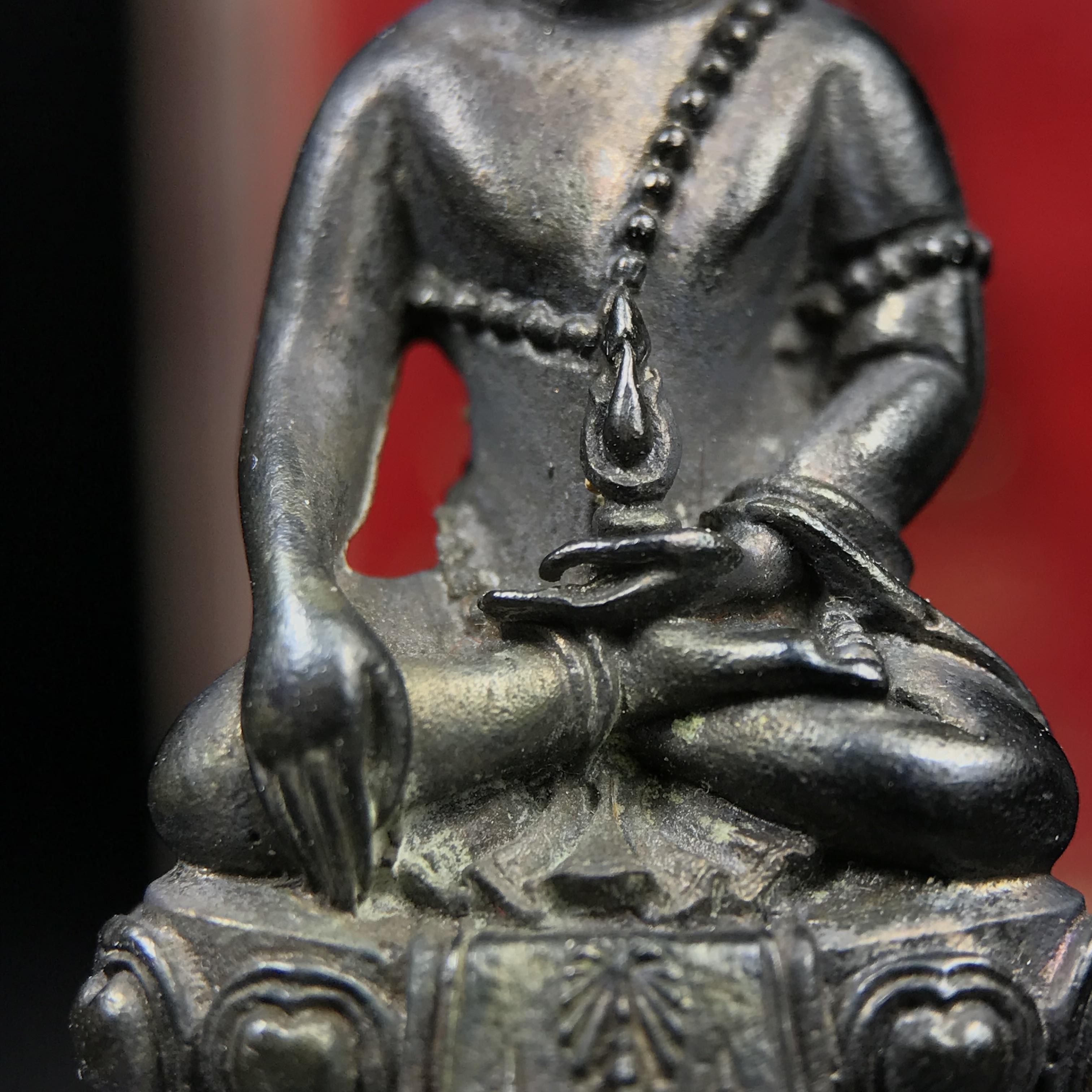 พระกริ่งปรมาภรณ์พุทธปัญญา(พระกริ่งศรีนคร 2) จัดสร้างเนื่องในมหามงคลสมัยเฉลิมพระชมน์พรรษา 5 รอบ องค์พระบาทสมเด็จพระเจ้าอยู่หัวรัชกาลที่9 ปี 2530 เนื้อนวโลหะ (ออกแบบโดยนายช่างเกษม มงคลเจริญ มีพระอาจารย์ไสว วัดราชนัดดา กรุงเทพ เป็นเจ้าพิธีครั้งสุดท้าย)