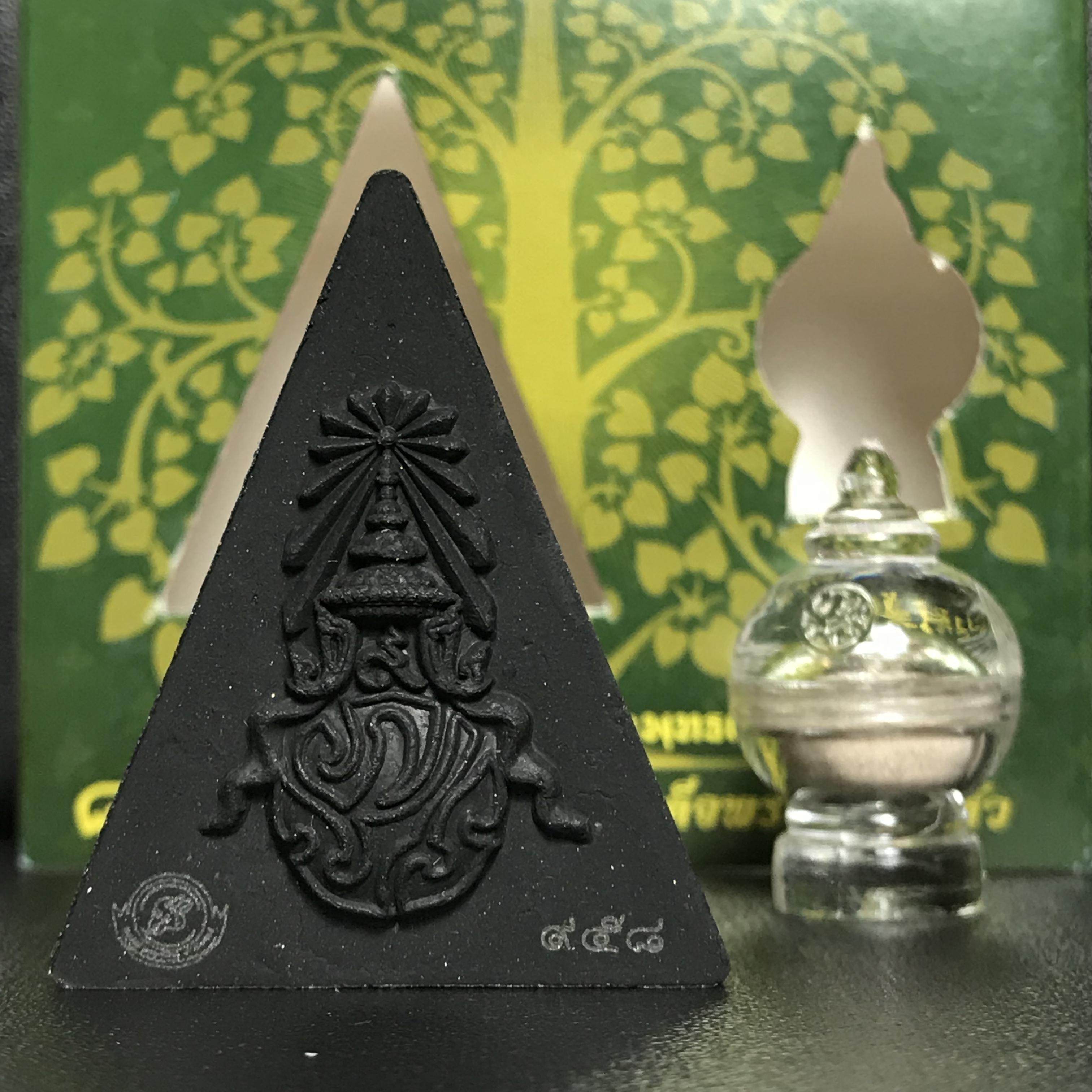 พระพุทธชินราช(จำลอง)ภปร. 84พรรษา เนื้อผง หลัง ภ.ป.ร. (พระราชทานมวลสาร จิตรลดาและเส้นพระเจ้า ร.9(เส้นผม))