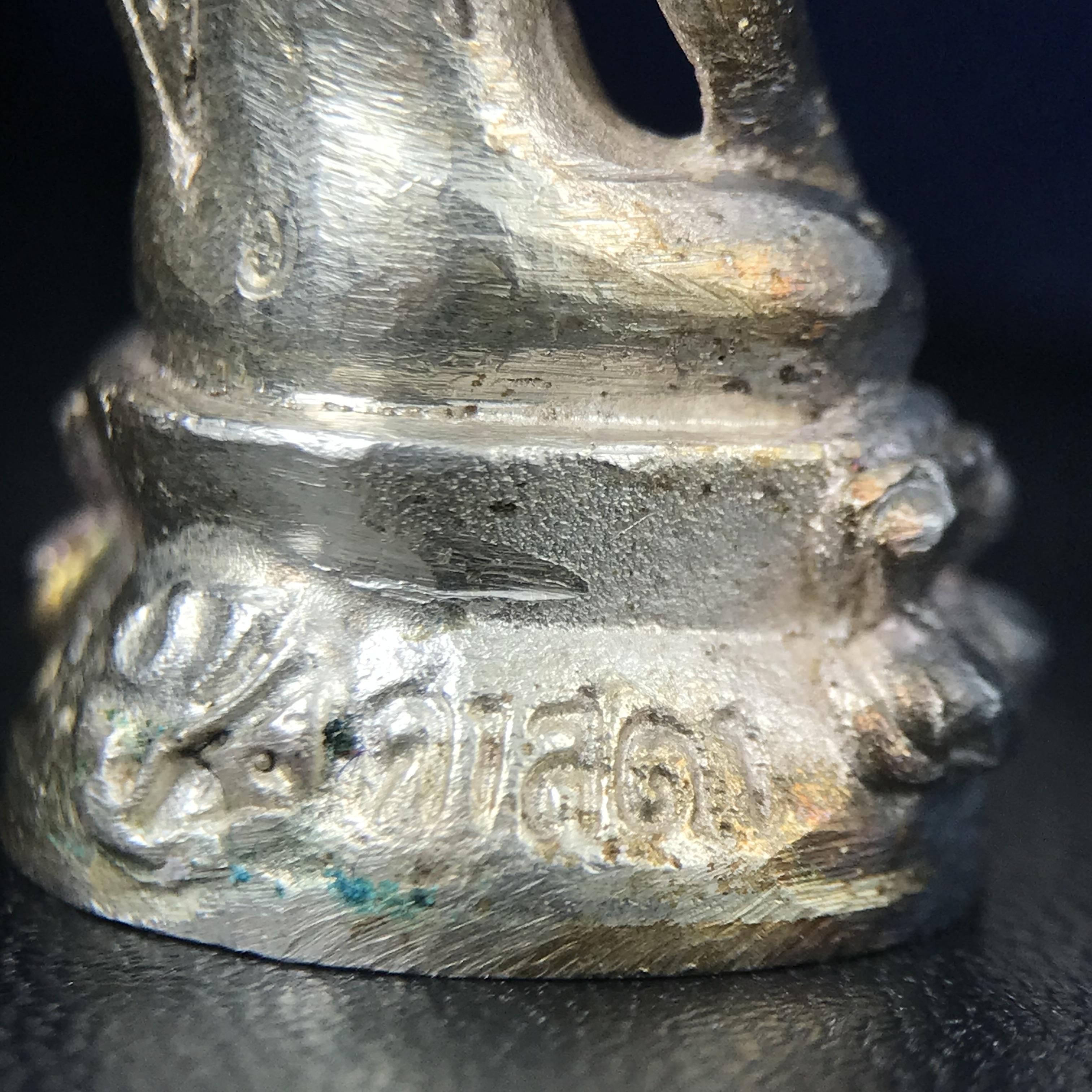 พระกริ่งศาสดา ภปร. วัดบวรนิเวศวิหาร ปี 2532 จัดสร้างในโอกาสสองทศวรรษรามาธิบดี เพื่อศูนย์การแพทย์สิริกิติ์ เนื้อเงิน(ผิวเดิมสวยงาม) (พิธีใหญ่ มวลสารมงคล สวยงามเข้มขลัง)สมเด็จพระญาณสังวร สมเด็จพระสังฆราชฯเสด็จเททอง***ตอกโค๊ตหมายเลข ๑๙๙๔***