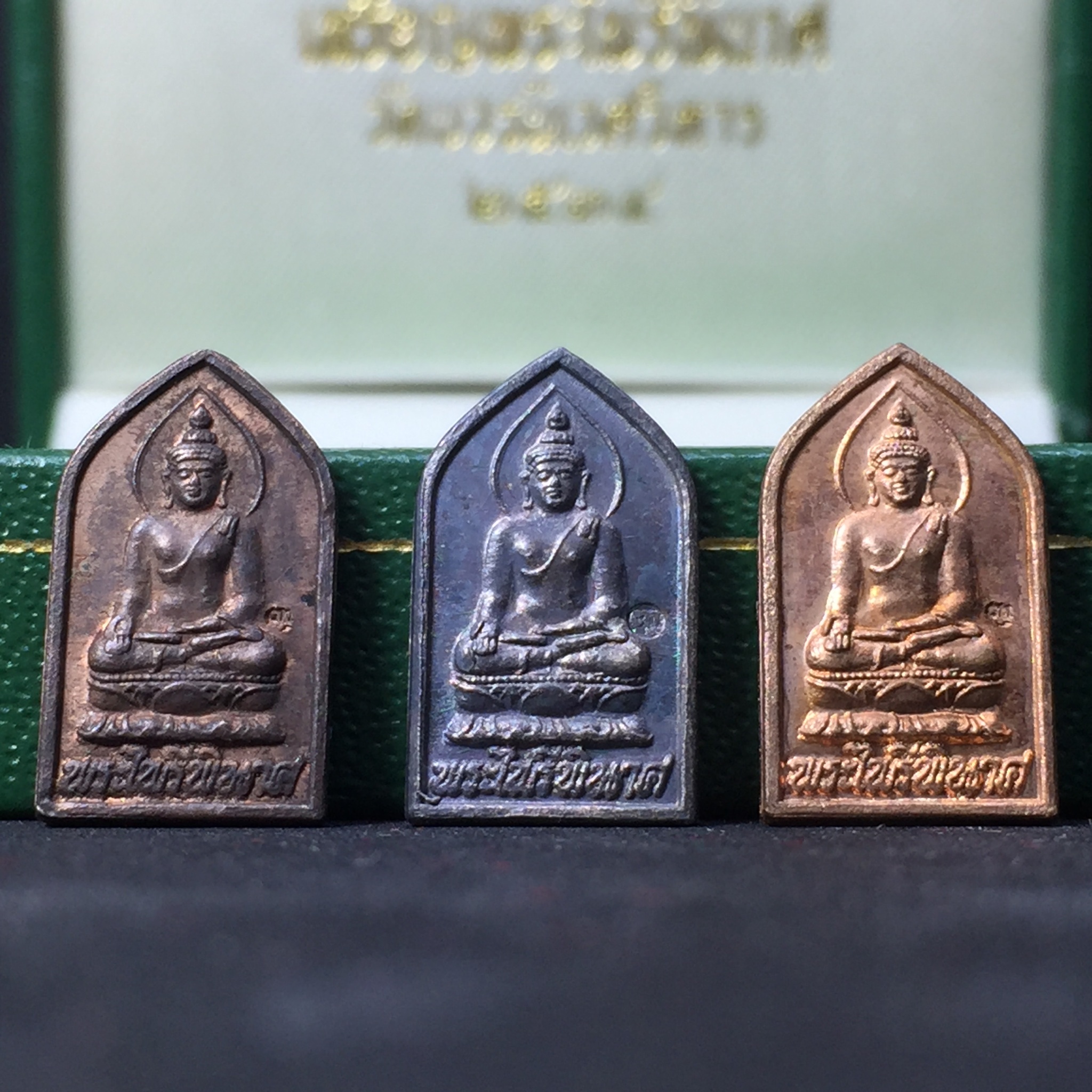 เหรียญพระไพรีพินาศ ปี2534 วัดบวรนิเวศวิหาร พิมพ์ห้าเหลี่ยม เนื้อนวโลหะ-เนื้อเงิน-เนื้อทองแดง(หายากสภาพสวยกล่องเดิม)