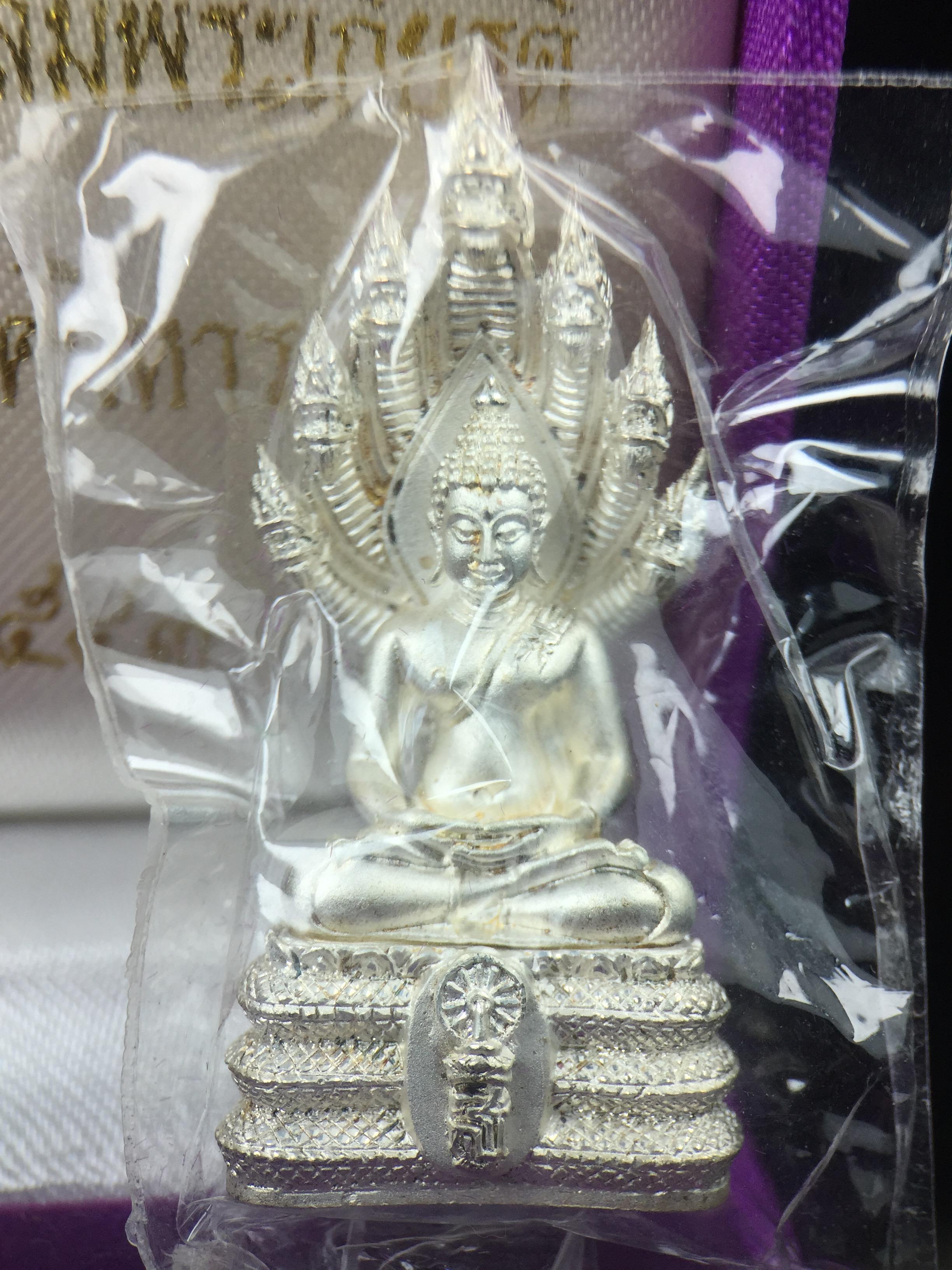 พระนาคปรก สธ. รุ่นสร้างพระอุโบสถเฉลิมพระเกียรติ 4 รอบ 84 พรรษา สมเด็จพระเทพรัตนราชสุดาฯ วัดบวรนิเวศวิหาร ปี 2543 พิมพ์ใหญ่ เนื้อเงินบริสุทธิ์ แบบพ่นทรายขัดเงาบางส่วน(สภาพ สวย ซีนซองกล่องบรรจุเดิมครบ)พิธีใหญ่ พุทธศิลป์งดงาม หายาก (1 ใน 1999 องค์)