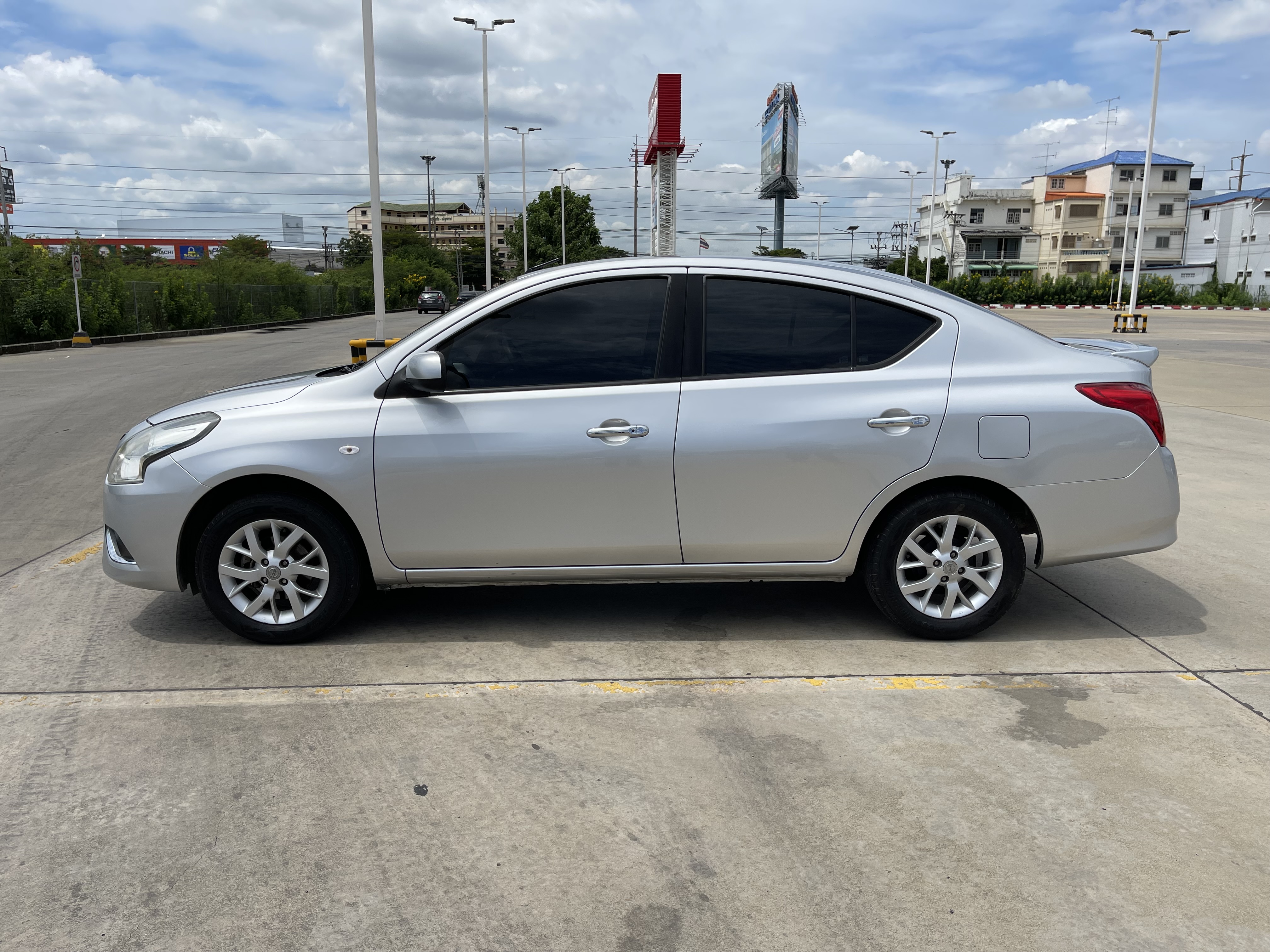 Nissan Almera 1.2 VL At 2015 เงิน