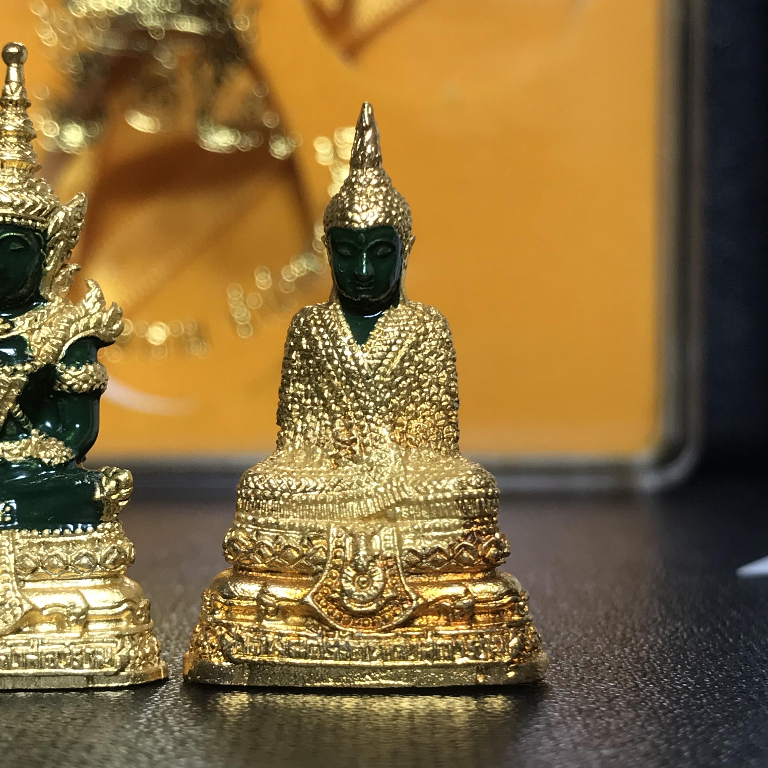 พระพุทธมหามณีรัตนปฏิมากร(พระแก้วมรกต) วัดพระศรีรัตนศาสดาราม สำนักพระราชวัง จัดสร้าง ชุด3 ฤดู ร้อน ฝน หนาว(บรรจุมวลสารใต้ฐาน)