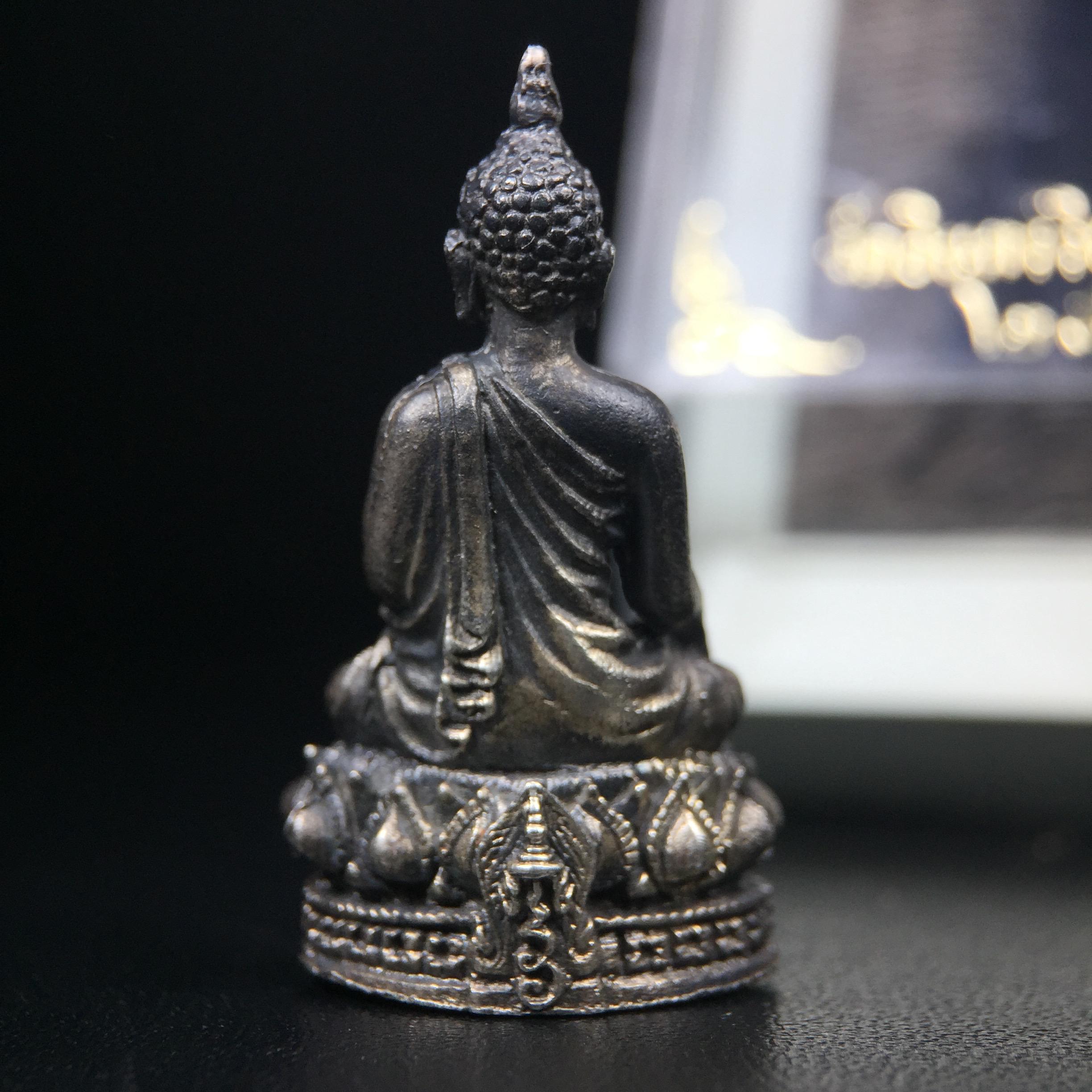 พระกริ่งพรหมรังสี อนุสรณ์ 190 ปี สมเด็จพระพุฒาจารย์ โต วัดอินทรวิหาร ปี2521 เนื้อเงิน(ผิวเดิมเข้มขลัง)พิธีมหาพุทธาภิเษกครั้งยิ่งใหญ่ พิธีสรรพสิทธิชัยไพรีพินาศมหามังคลาภิเษก หมายถึงฤกษ์การปลุกเสกที่เน้นด้านโชคลาภ มีชัยชนะต่อศัตรูการค้า การงาน(รุ่นนี้แนะนำ)