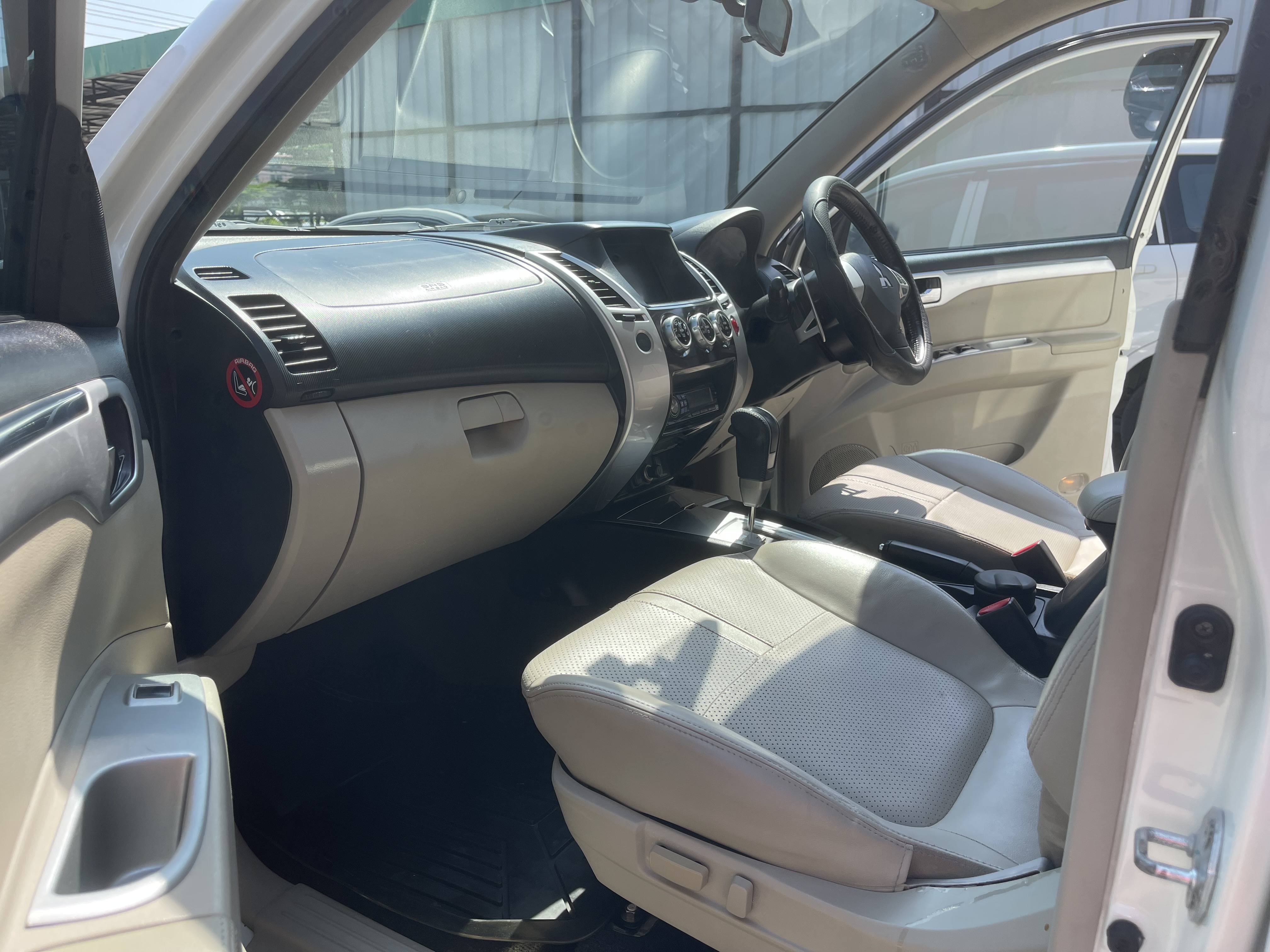 Mitsubishi Pajero Sport 2.5 GT 2WD At 2012 ขาวมุก