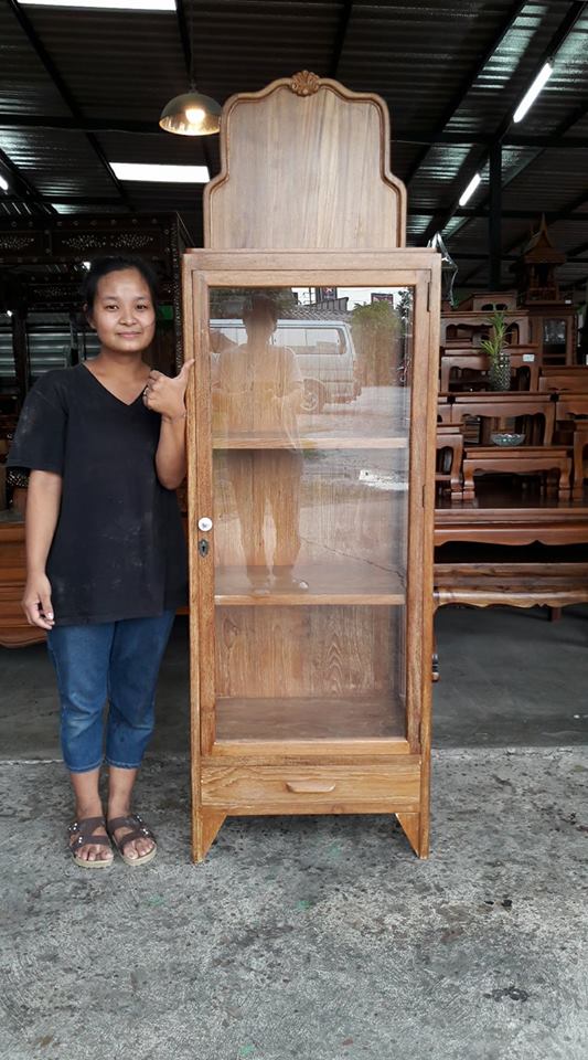 ตู้ไม้สักโบราณมีกระจังด้านบน
