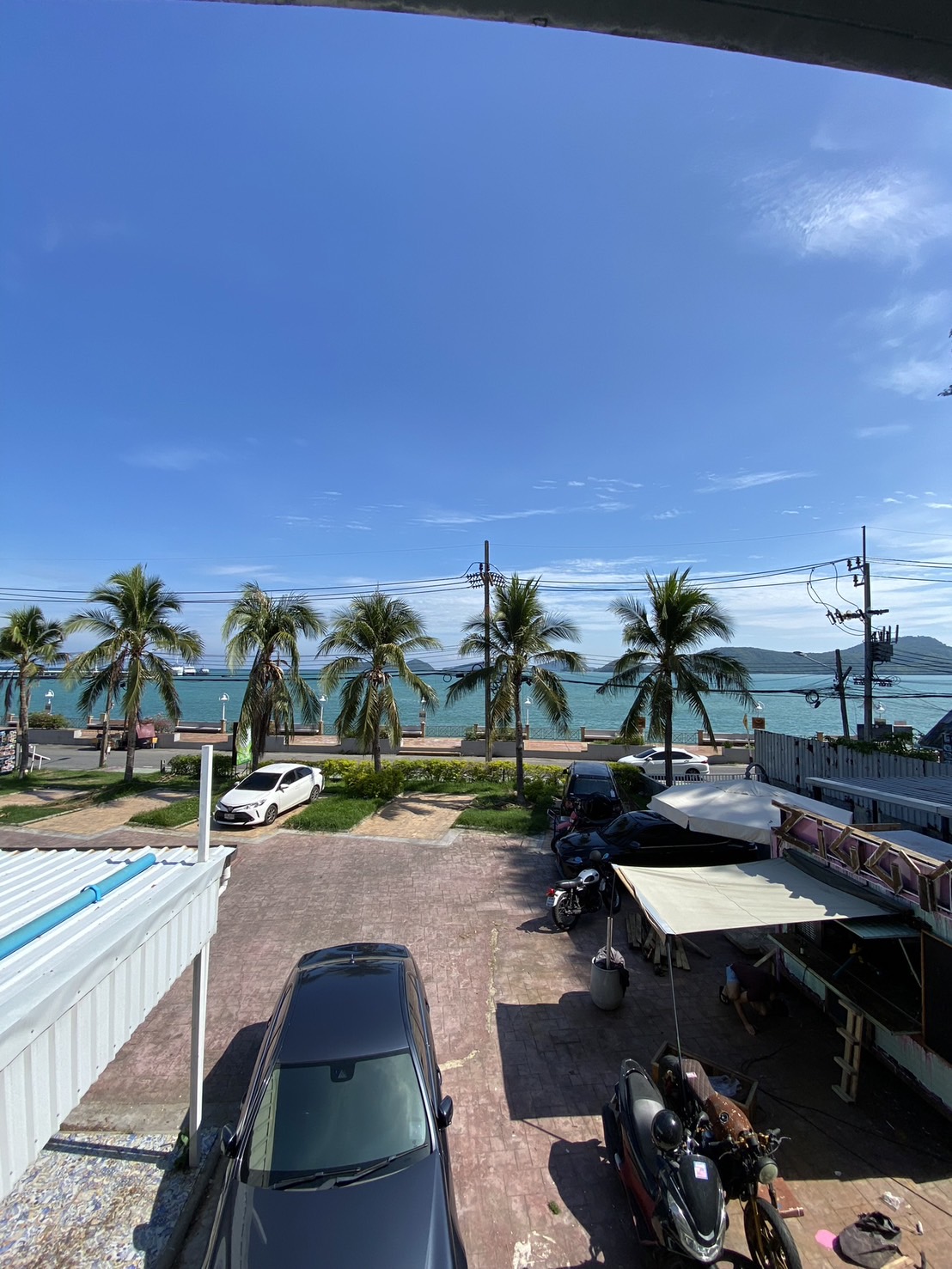 For Sales : Sea front, 2-Story commercial buildings, 3 Bedroom 6 Bathroom