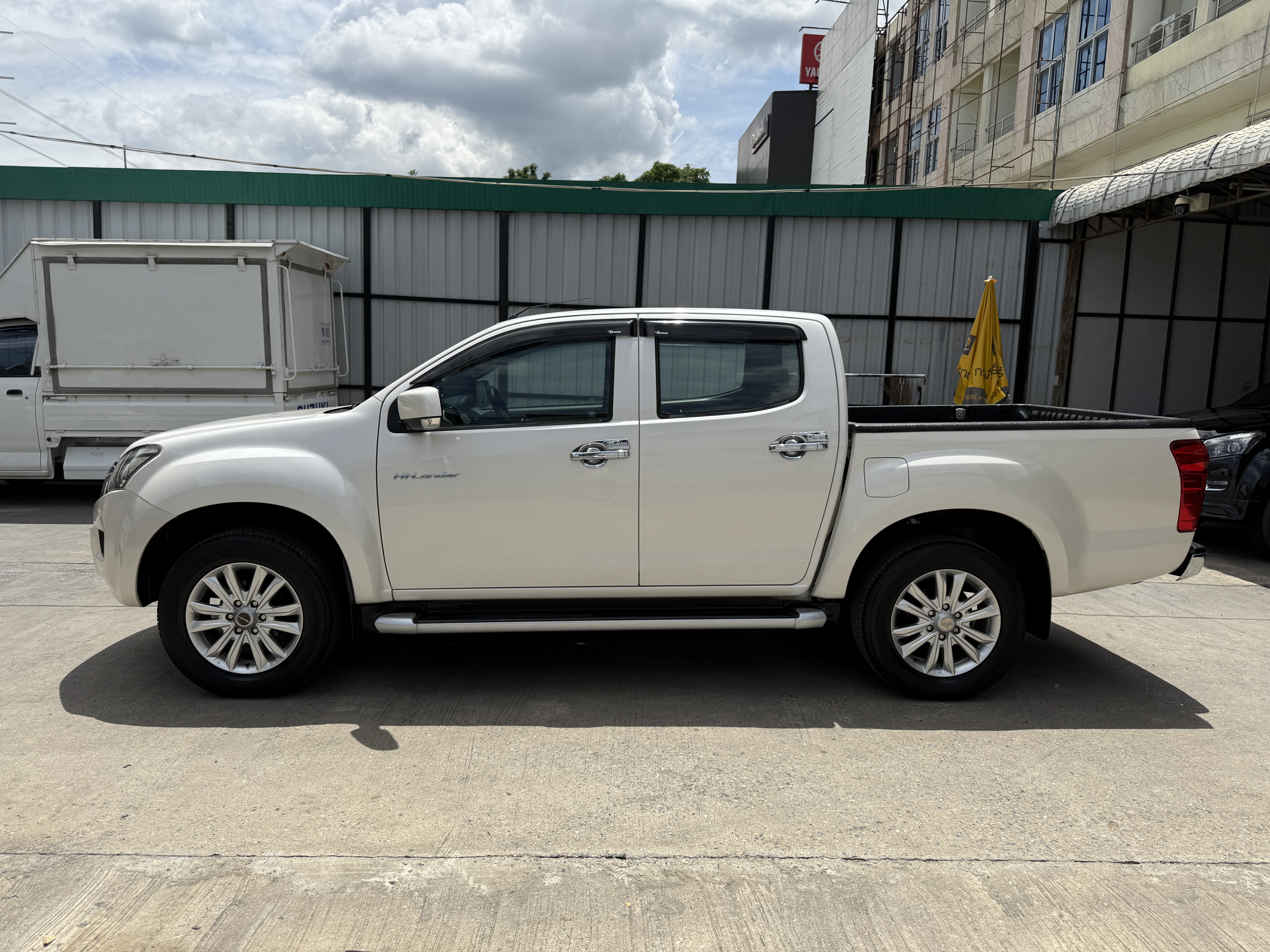 Isuzu Dmax All New 4ประตู Hilander 2.5 Vgs Z Dvd 2012 ขาวมุก