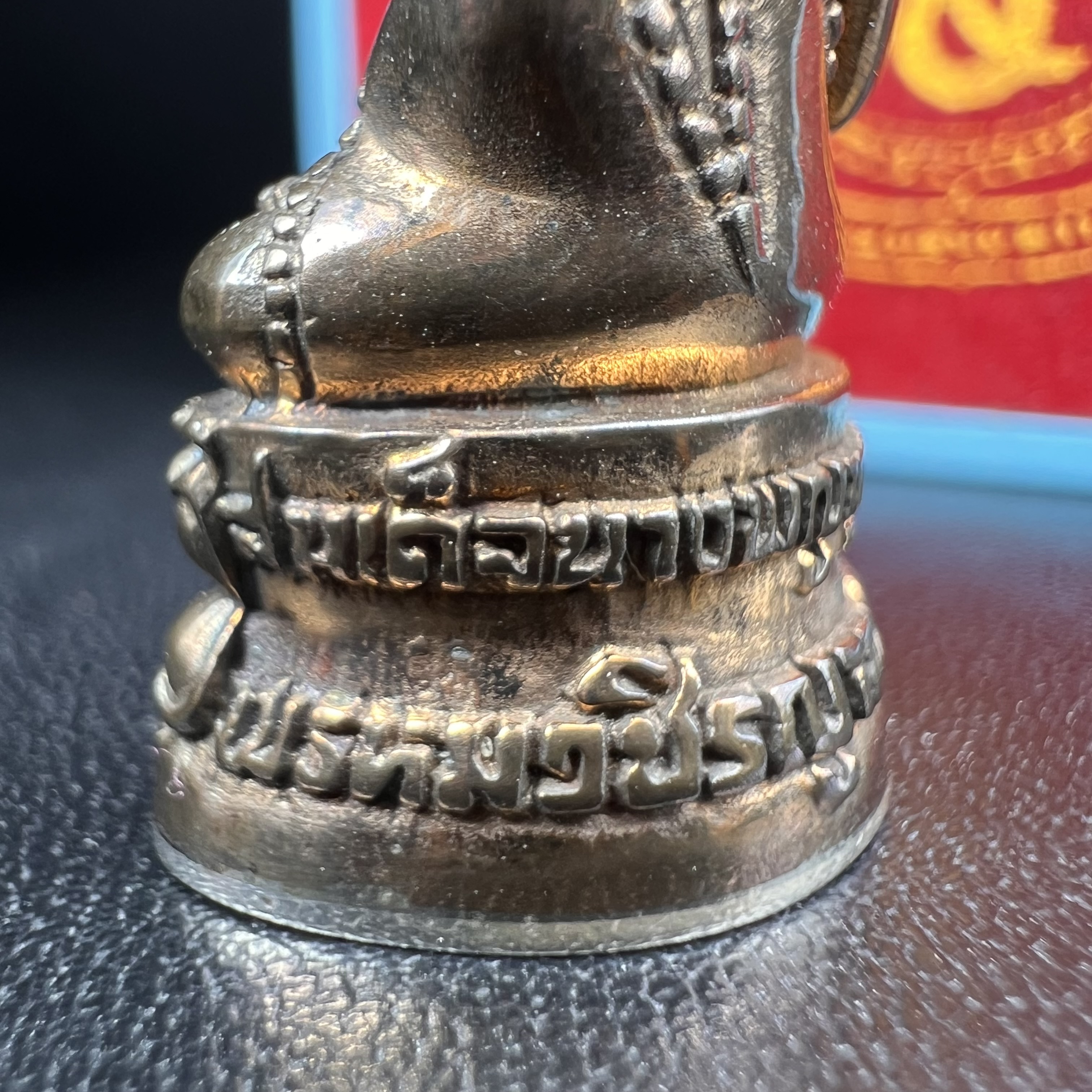 พระกริ่งสมเด็จนางพญาญาณนาวา พรหมวชิรญาณ โครงการพัฒนาพระอารามเฉลิมพระเกียรติ วัดยานนาวา ปี 2547เนื้อนวโลหะก้นเงิน องค์หมายเลข ๓๙๐ พร้อมกล่องบรรจุเดิมครบสมบูรณ์