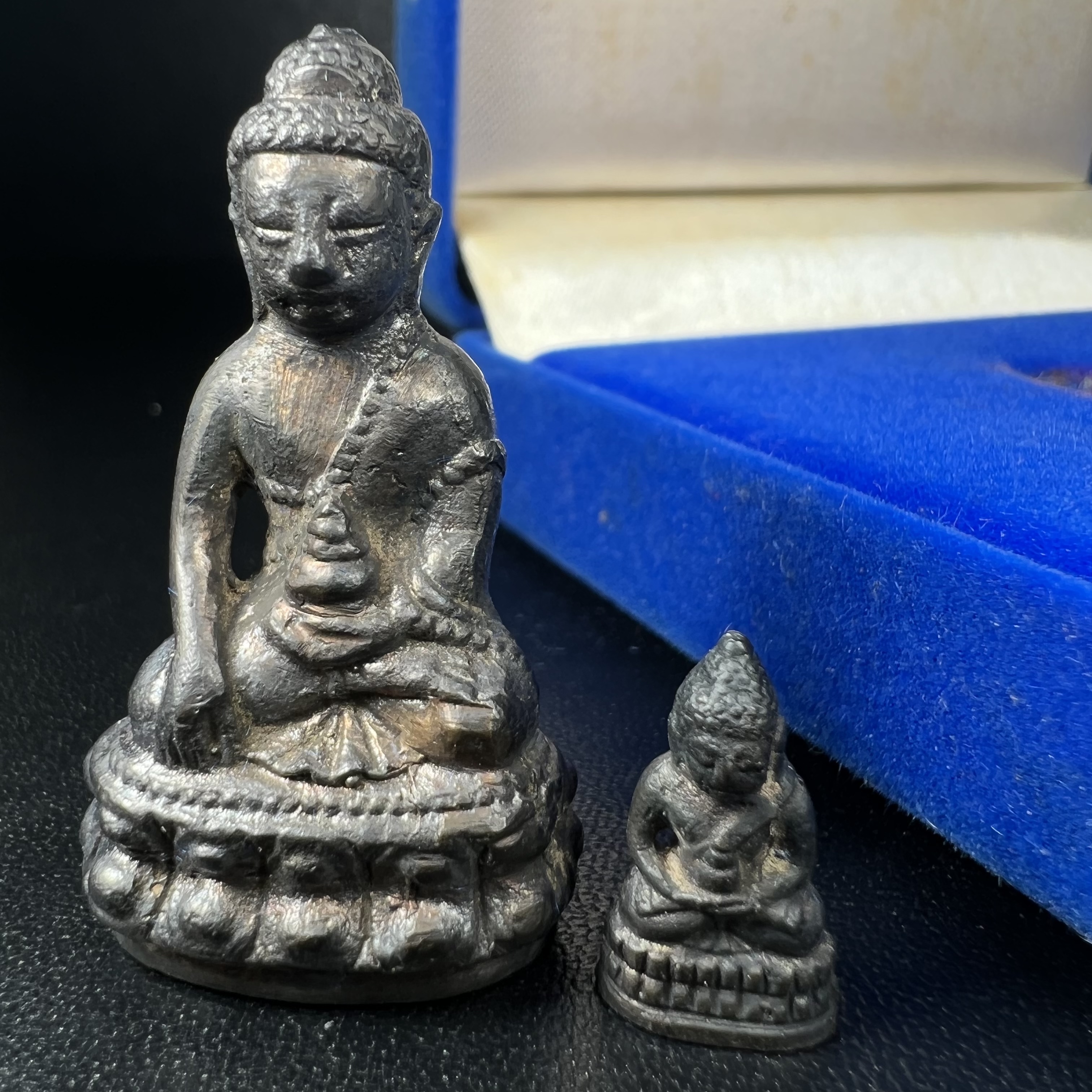 พระกริ่ง-พระชัยวัฒน์ 90พรรษาสมเด็จย่า ปี2533 เนื้อนวโลหะ(ในหลวงรัชกาลที่9เสด็จในพิธี)(1 ใน 3000 ชุด) หายาก