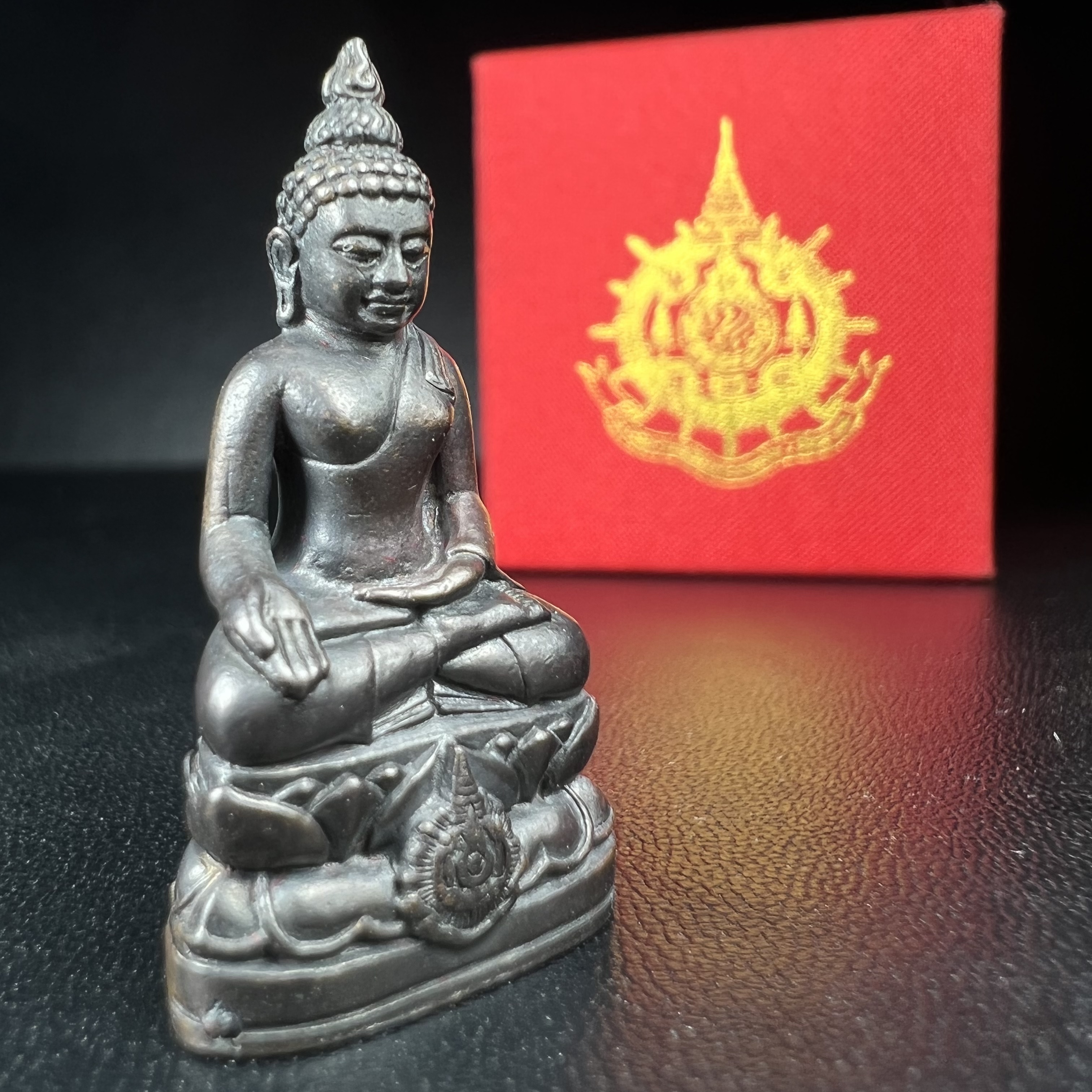 พระกริ่งไพรีพินาศ เฉลิมพระเกียรติ พระบาทสมเด็จพระเจ้าอยู่หัวรัชกาลที่9 พระชนมพรรษา 6 รอบ ปี2542 เนื้อนวโลหะผสมทองคำ(บรรจุเหล็กไหล)ดีนอก-ดีใน