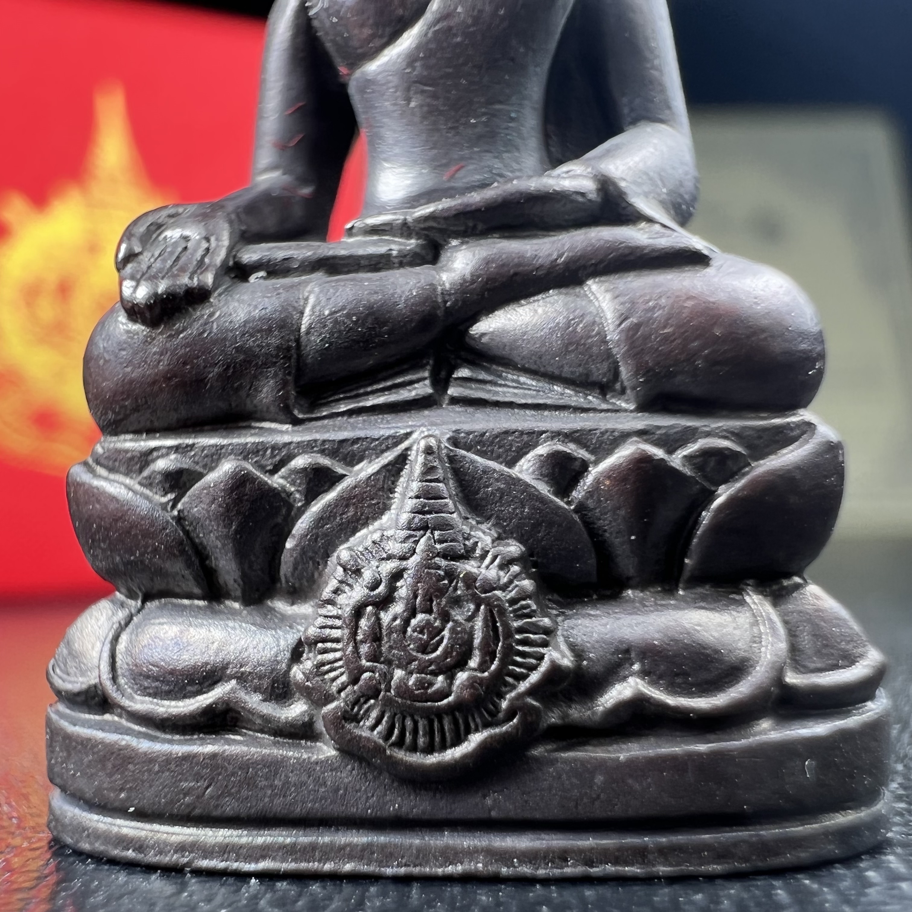 พระกริ่งไพรีพินาศ เฉลิมพระเกียรติ พระบาทสมเด็จพระเจ้าอยู่หัวรัชกาลที่9 พระชนมพรรษา 6 รอบ ปี2542 เนื้อนวโลหะผสมทองคำ(บรรจุเหล็กไหล)ดีนอก-ดีใน***องค์นี้สภาพสวยครบสมบูรณ์ มาพร้อมกล่องเดิมและใบรับรองจากผู้จัดสร้างแบบนี้หายากมาก***