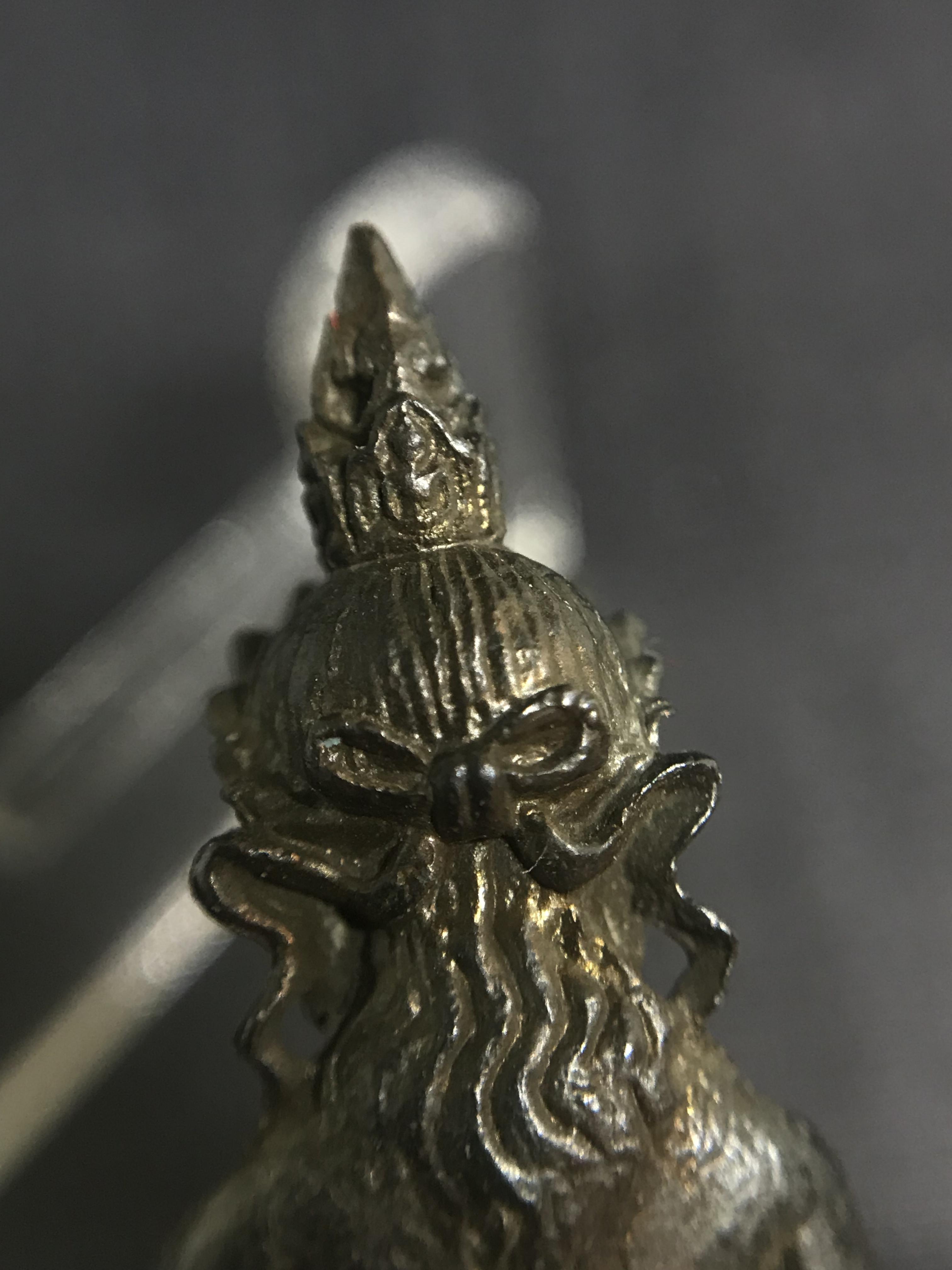 พระกริ่งธิเบตอวโลกิเตศวร ภปร.(พระไวโรจนะพุทธ)วัดมังกรกมลาวาส(เล่งเน่ยยี่) รุ่นแรกปี2515 เนื้อนวโลหะ(ในหลวงรัชกาลที่9เสด็จเททอง)(หายาก)