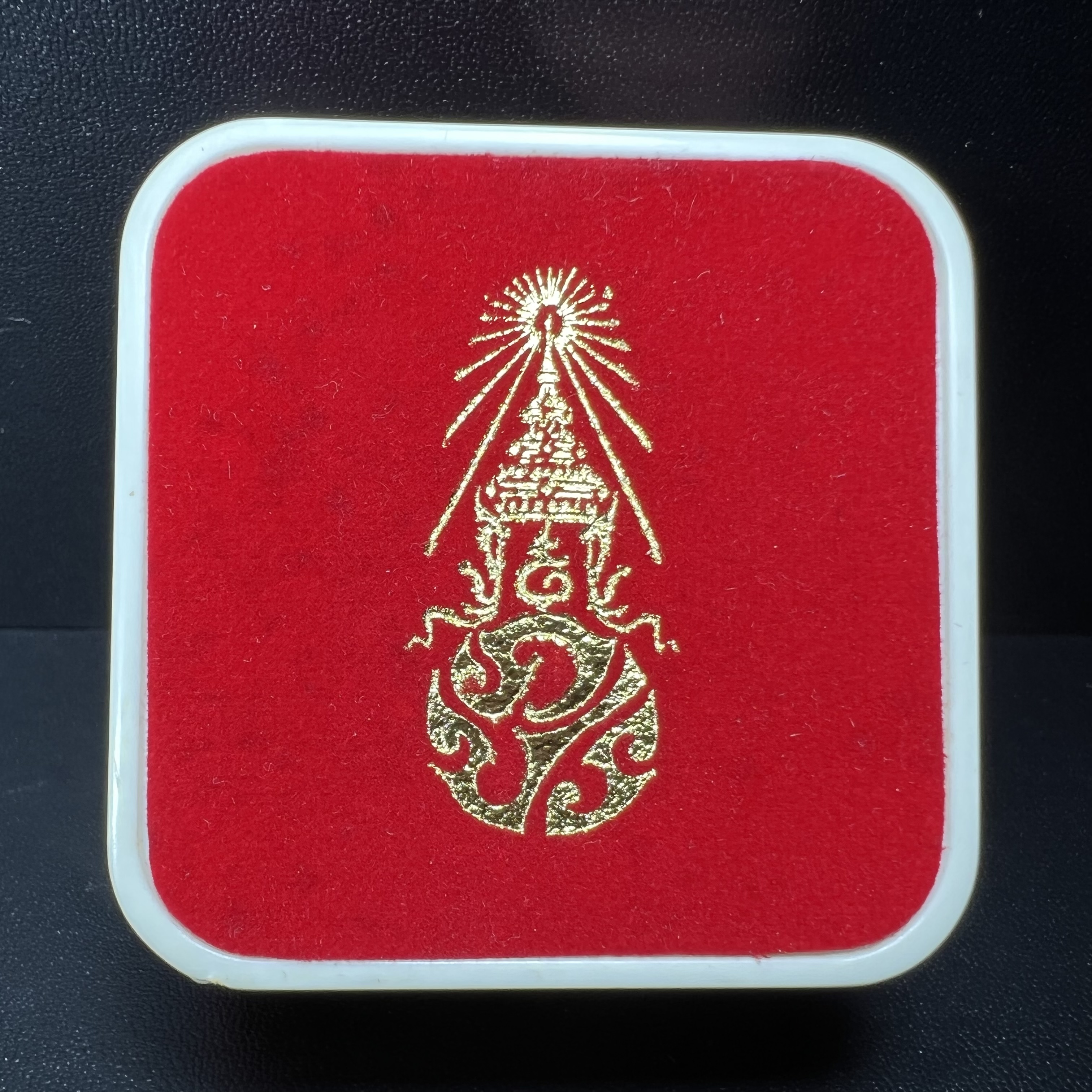 พระกริ่งพระพุทธชินสีห์ ภปร. (รุ่น2) เนื้อทองแดง กองทุนฟันเทียมพระราชทาน ในวโรกาสมหามงคล 80 พรรษา ปี 2550 (1 ใน 7499 องค์)