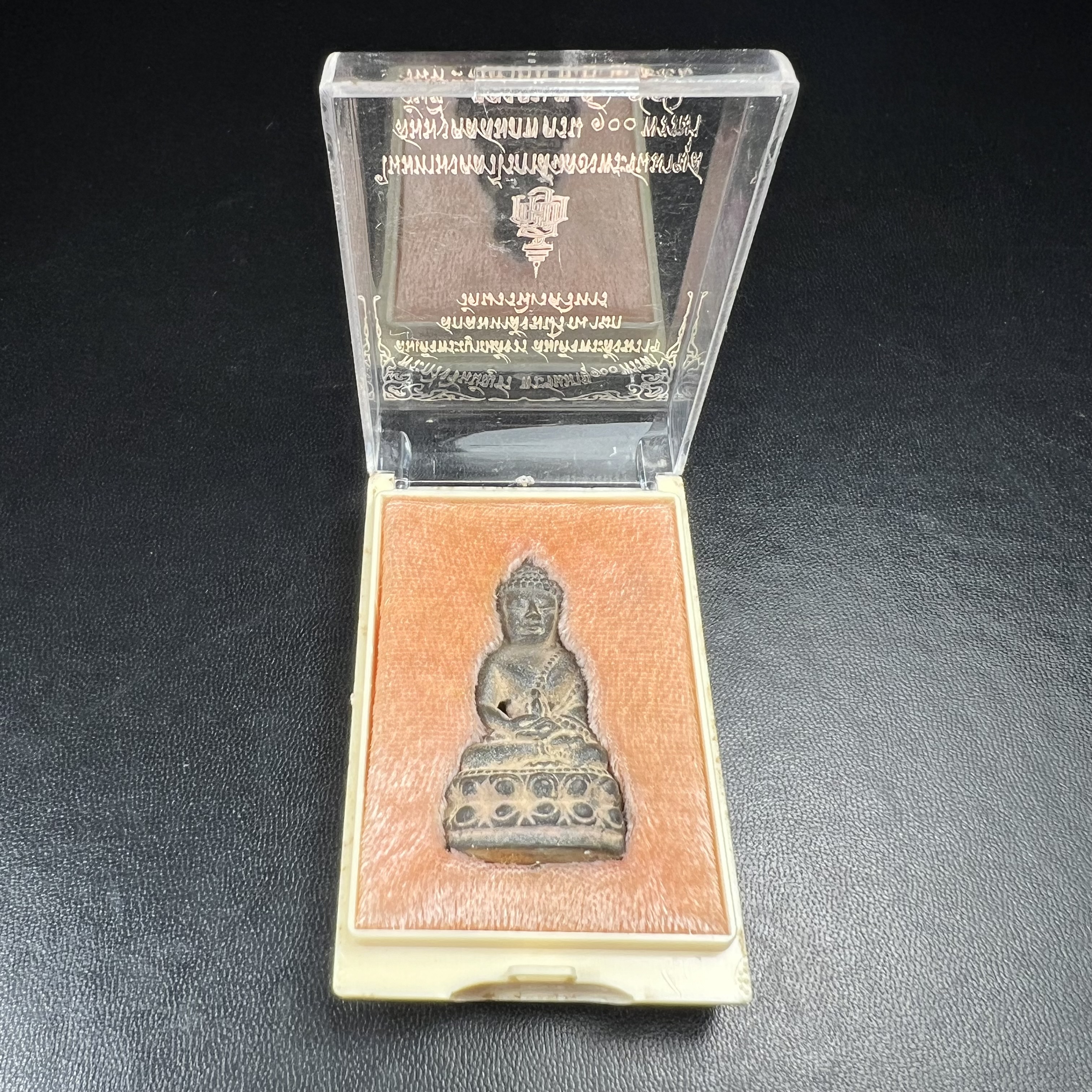 พระกริ่งชินบัญชรฉลองพระชันษา 100 ปี สมเด็จพระญาณสังวร วัดบวรนิเวศวิหาร ปี 2556 เนื้อนวโลหะผสมทองคำก้นอุดผงพรายกุมาร หลวงปู่ทิม พิธีใหญ่ มวลสารเด่น นิยม(1 ใน 599 องค์)หายาก