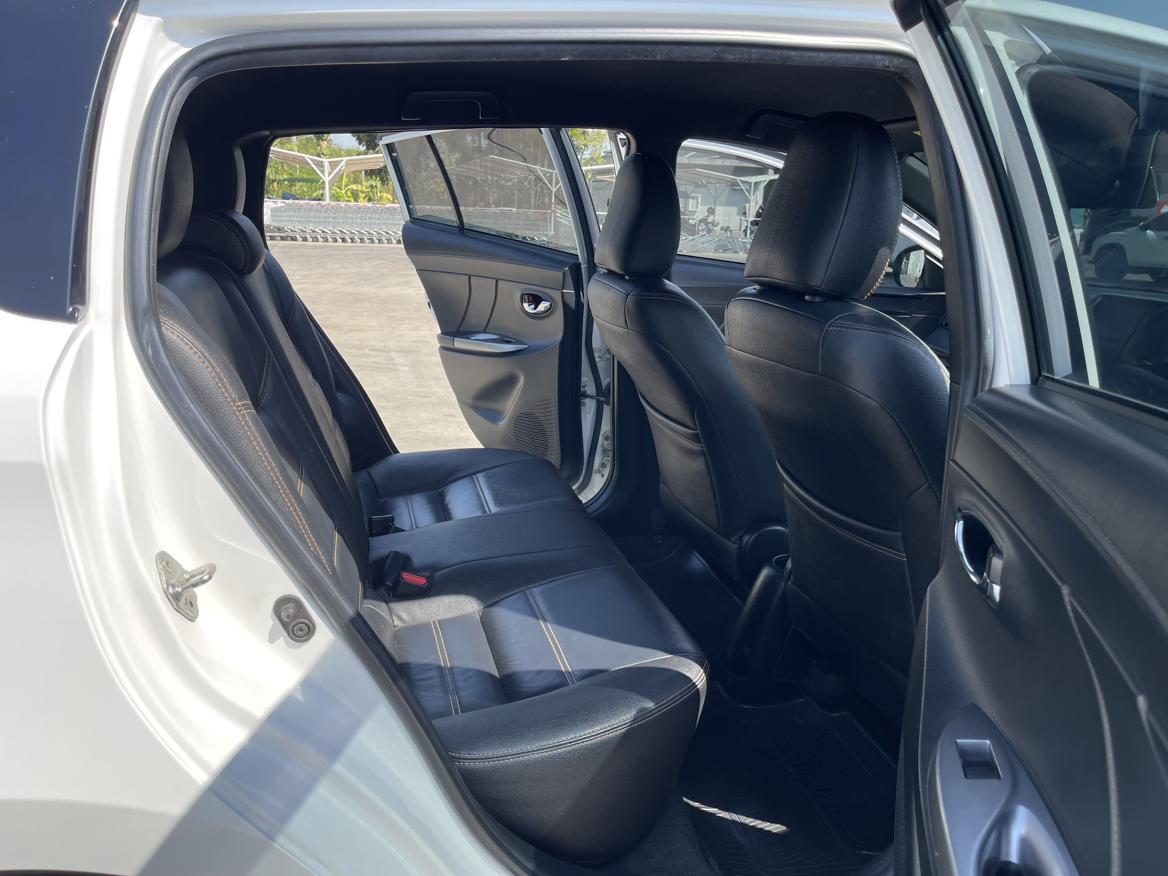 Toyota Yaris 1.2 G At 2015 ขาว