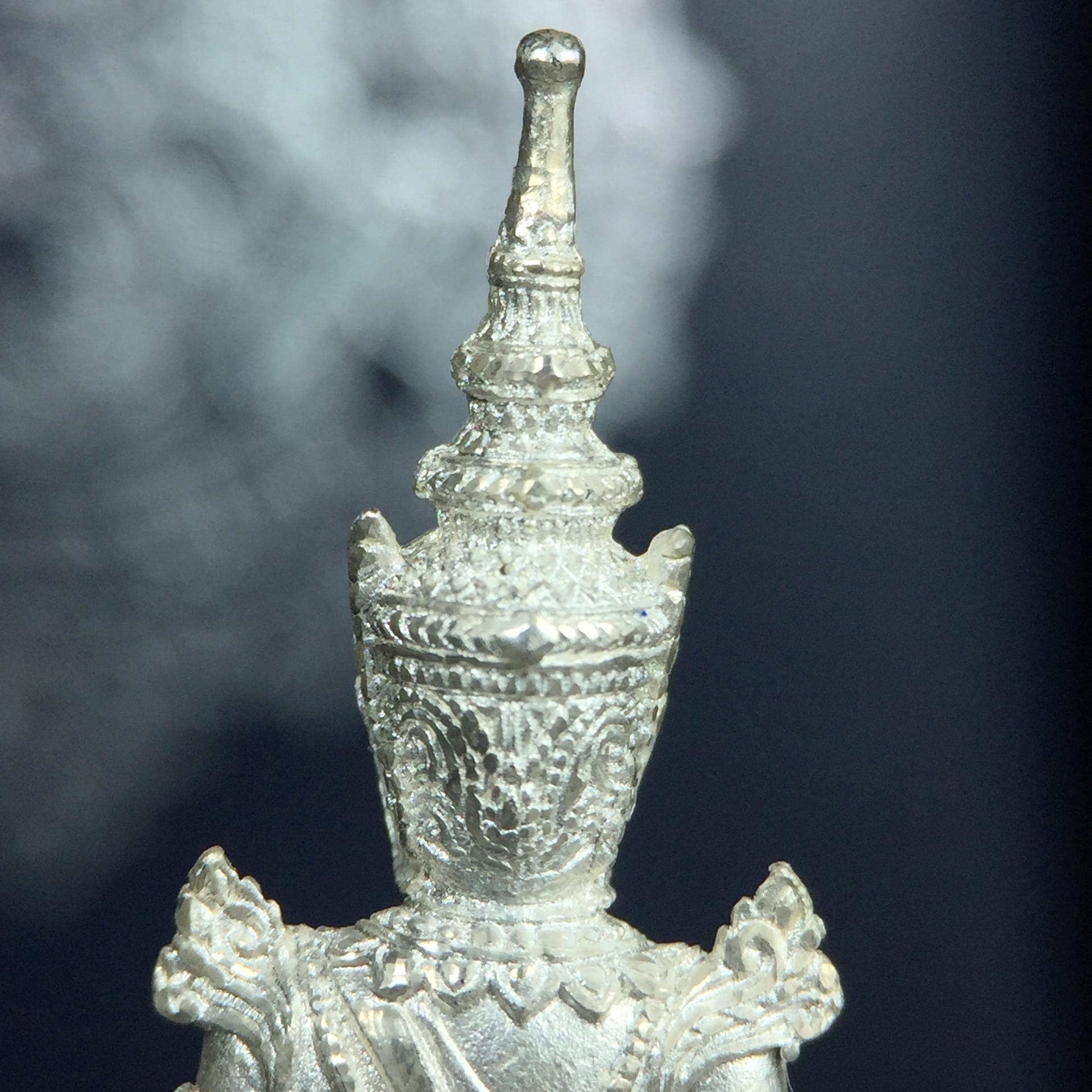 พระแก้วมรกต กรมสรรพสามิตจัดสร้างขึ้นเนื่องในโอกาสครบรอบ 64 ปีของกรมสรรพสามิต และเนื่องในวโรกาสที่พระบาทสมเด็จพระเจ้าอยู่หัวทรงครองราชย์ครบ 50 ปีในปีกาญจนาภิเษก เมื่อ พ.ศ.2539 เนื้อเงินทรายนวลขัดเงา พร้อมกล่องบรรจุเดิม