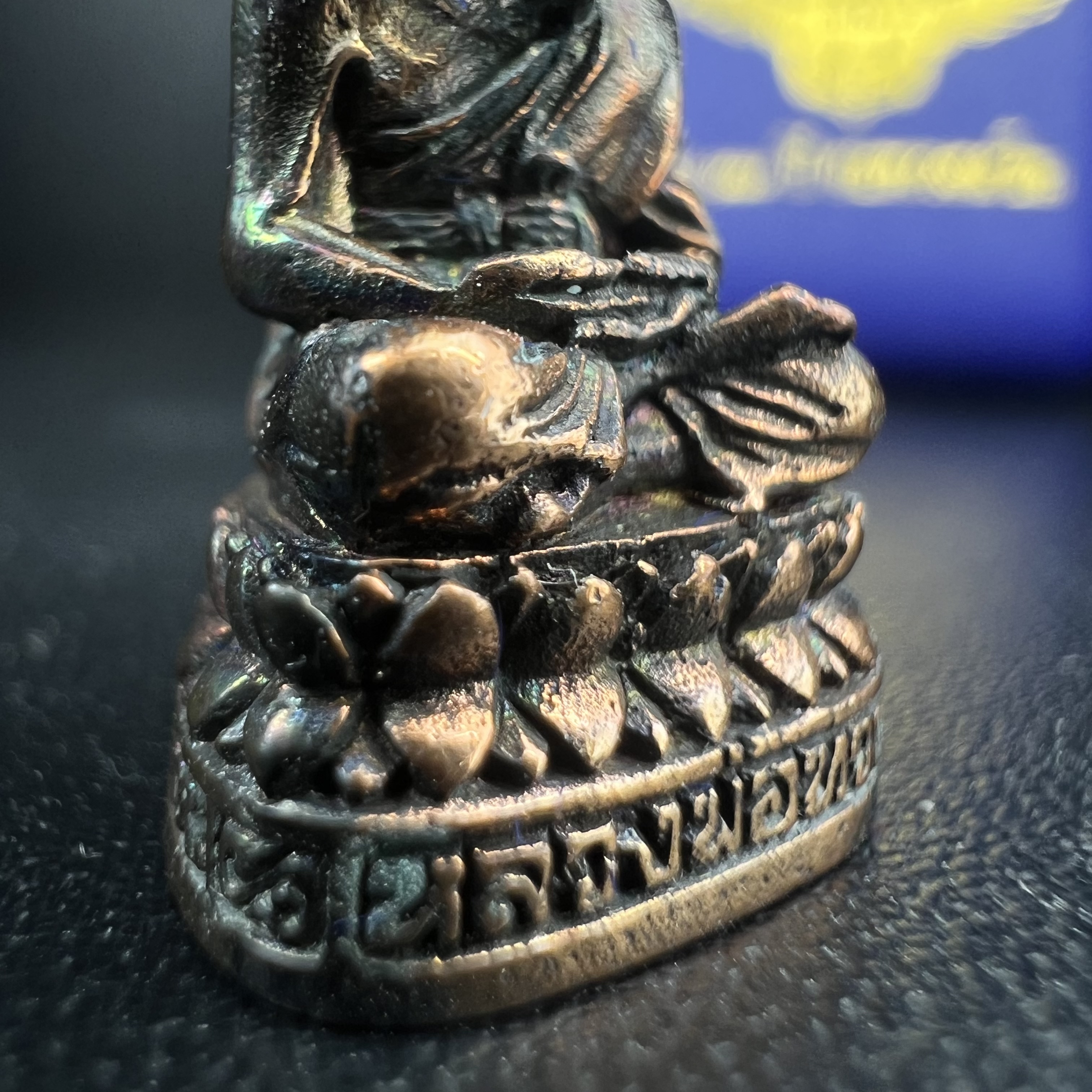 รูปเหมือนหล่อลอยองค์หลวงปู่ทวด รุ่น 111ปี กระทรวงกลาโหม เนื้อนวโลหะรมดำ-ปัดเงา ปี2540 พิธีใหญ่ เข้มขลัง นิยม พร้อมกล่องบรรจุเดิม(คัดสภาพสวยผิวเทพๆผิวรุ้งๆ)ทั้งพิธีทั้งพุทธศิลป์ทรงคุณค่าอีกหนึ่งรุ่นยอดนิยม