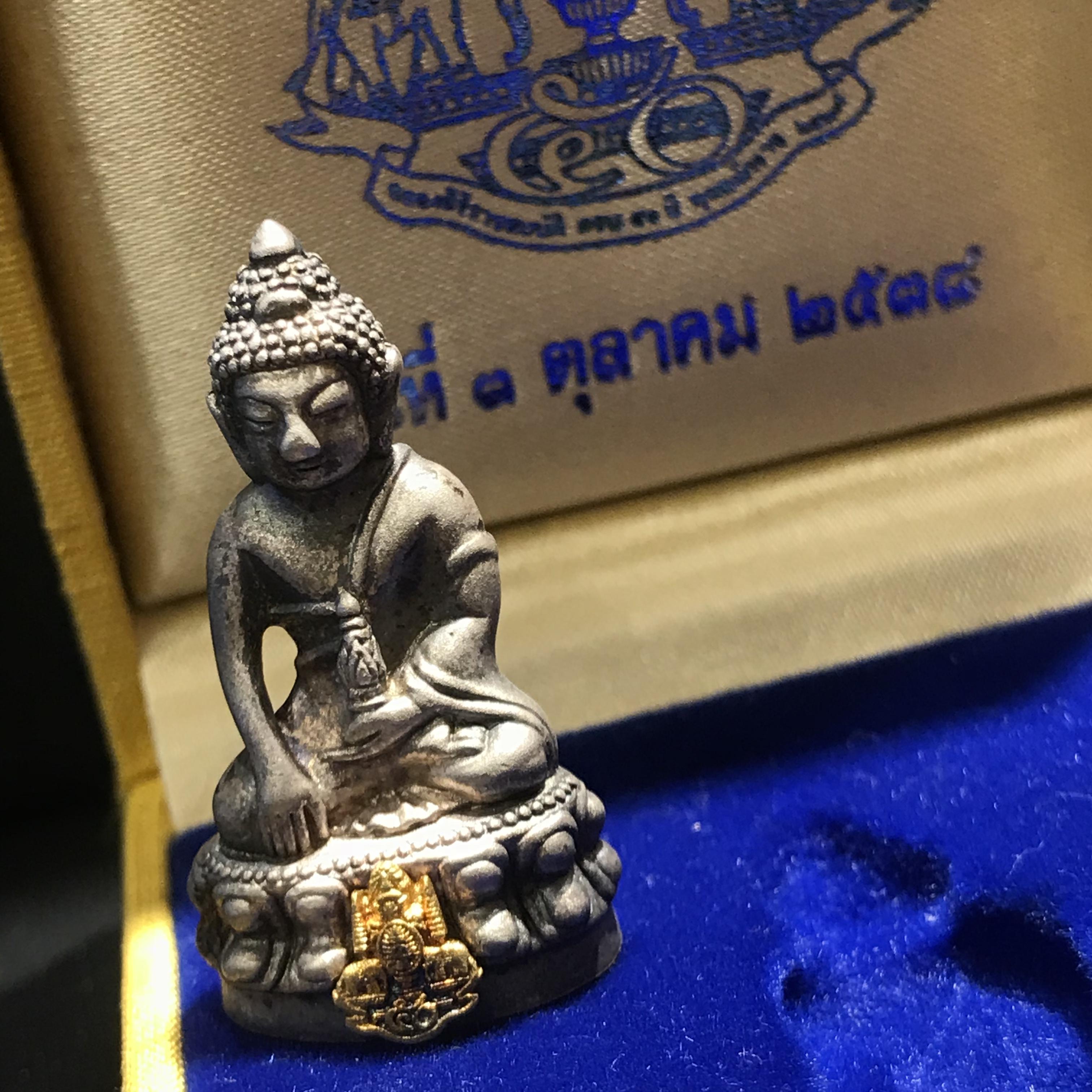 พระกริ่งสมเด็จญาณ โค๊ตช้าง เนื้อเงินบริสุทธิ์ 92.5% ตรากาญจนาภิเษกทองคำแท้ แจกวันเกิด 3 ตุลาคม 2538(หายาก)