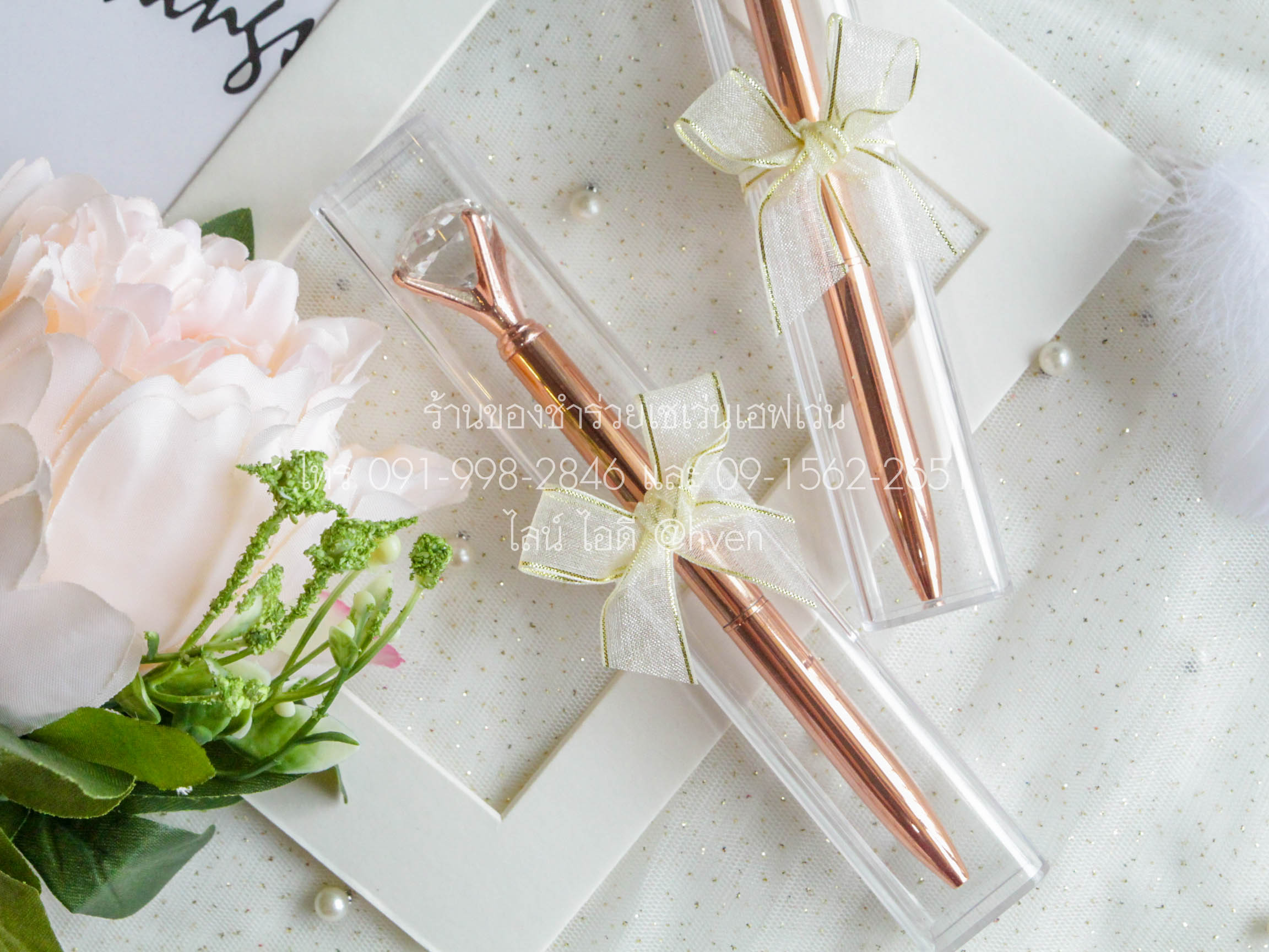 ของชำร่วยงานศพ ปากกาหัวเพชร สีRoseGold ในกล่องอะครีลิคใส