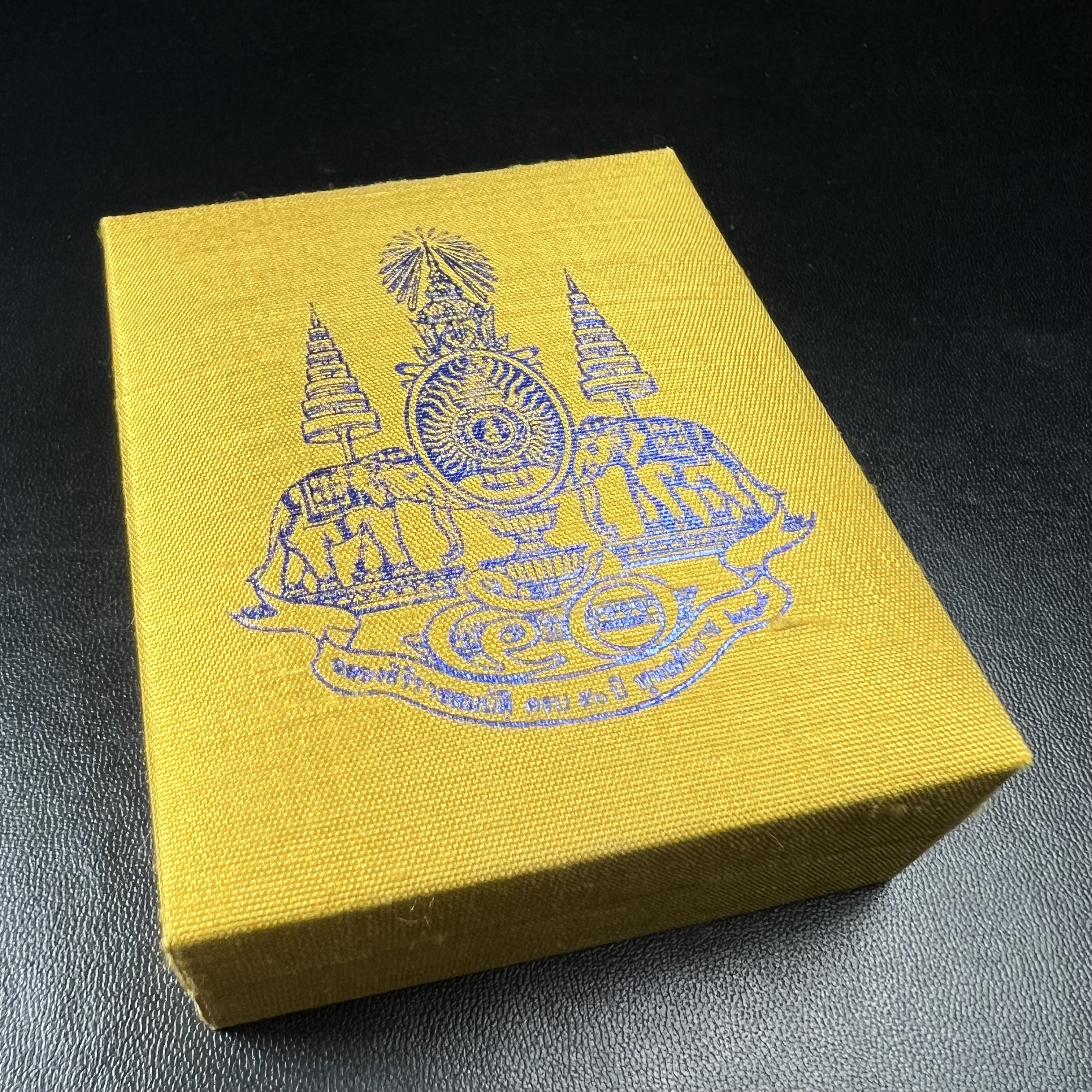 พระกริ่งจีน "ต้าเยิ่นถะ" รุ่น กาญจนาภิเษก ครองราชย์ 50 ปี วัดบวรนิเวศวิหาร ปี2538 เนื้อเงินสามกษัตริย์ สูง 3.8 ซม. (คัดสภาพสวยเดิม พิธีใหญ่ พุทธศิลป์งดงาม)