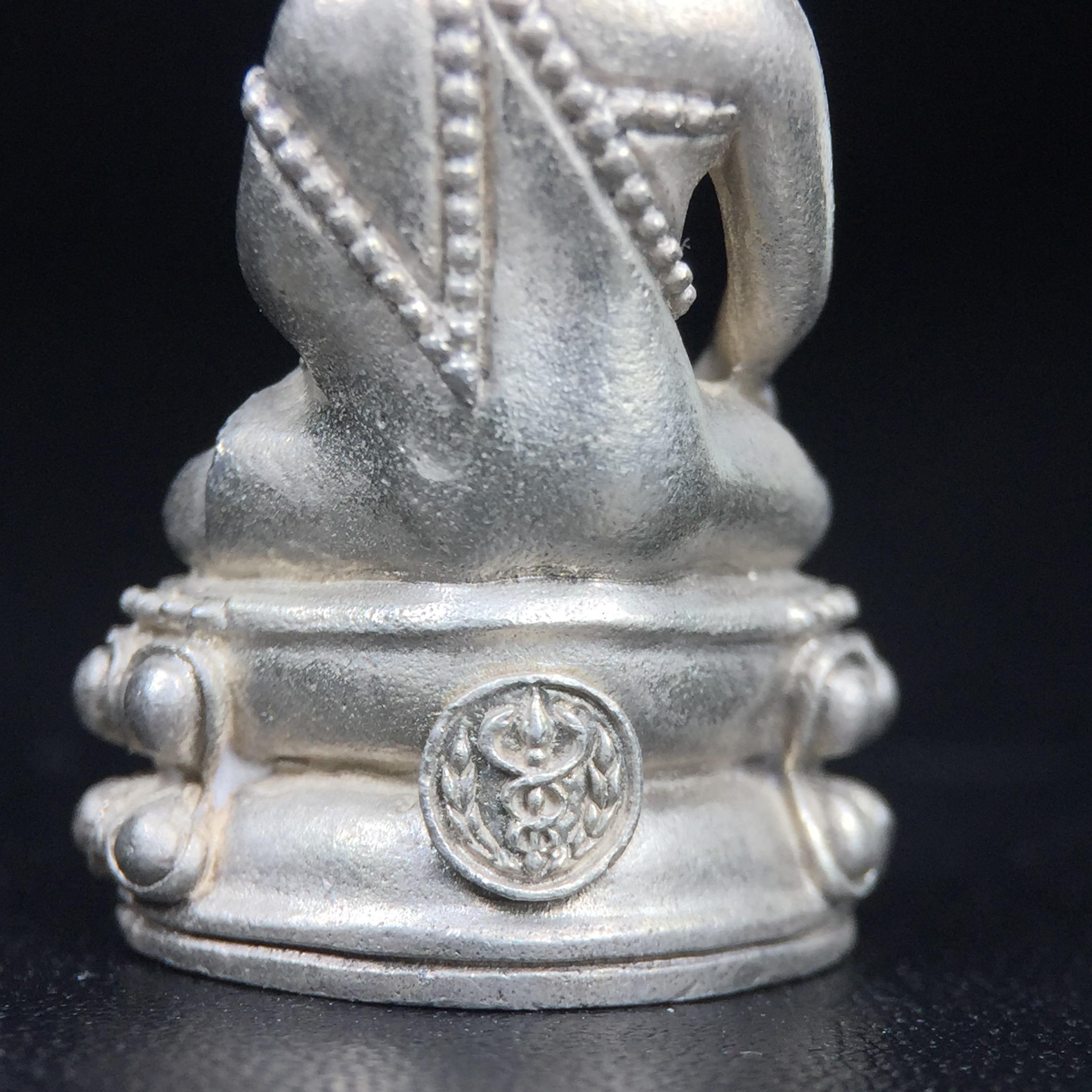 พระกริ่งศิรากาศ ภปร.(พระกริ่งคุ้มเกล้า)วัตถุมงคล"คุ้มเกล้าฯ" มูลนิธิ “คุ้มเกล้า” ในพระบรมราชูปถัมภ์ จัดสร้าง โรงพยาบาลภูมิพล เนื้อเงิน(พิมพ์หน้าไทย)(สภาพผิวสวย)(รัชกาลที่9เสด็จเททอง)(พิธีใหญ่)(นิยม)