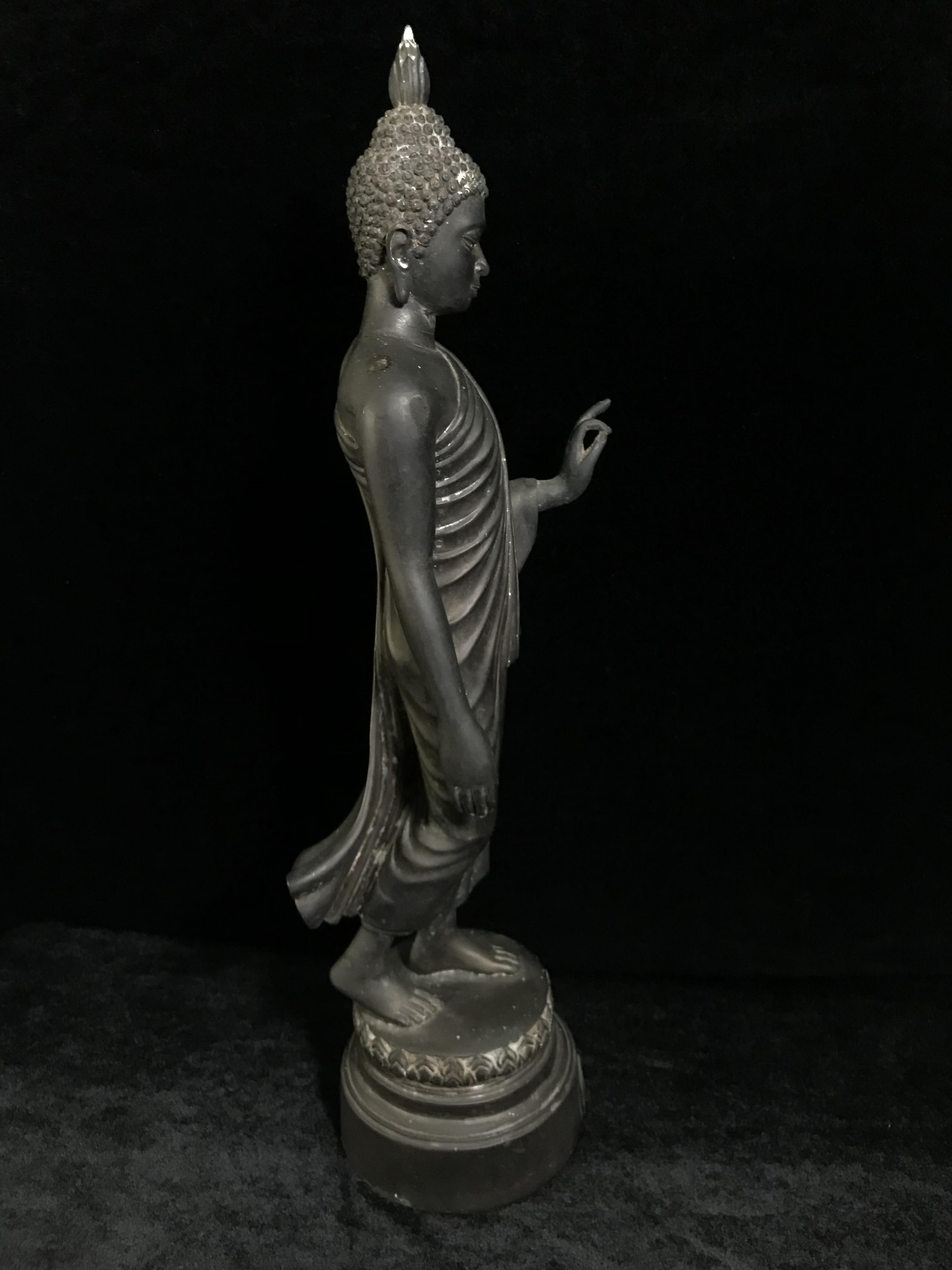 พระบูชา 25พุทธศตวรรษ พระศรีศากยะทศพลญาณ ประธานพุทธมณฑลสุทรรศน์ ปี 2531 ตราสัญลักษณ์พระราชพิธีรัชมังคลาภิเษก ปี 2531 หมายเลข (๑๕)๕๘๓ ขนาดความสูง 15 นิ้ว รวมฐานสูง 18 นิ้ว(นิยมหายาก)