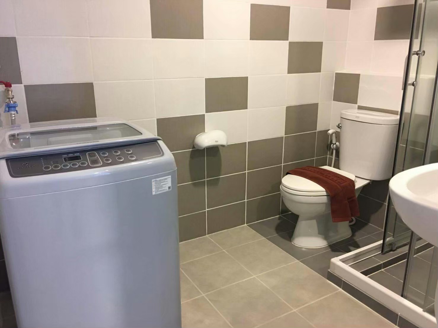 For Sale : Phuket City, Zcape III Condominium Phuket 1 Bedrooms 3rd Flr. Pool View. 33 Sqm.