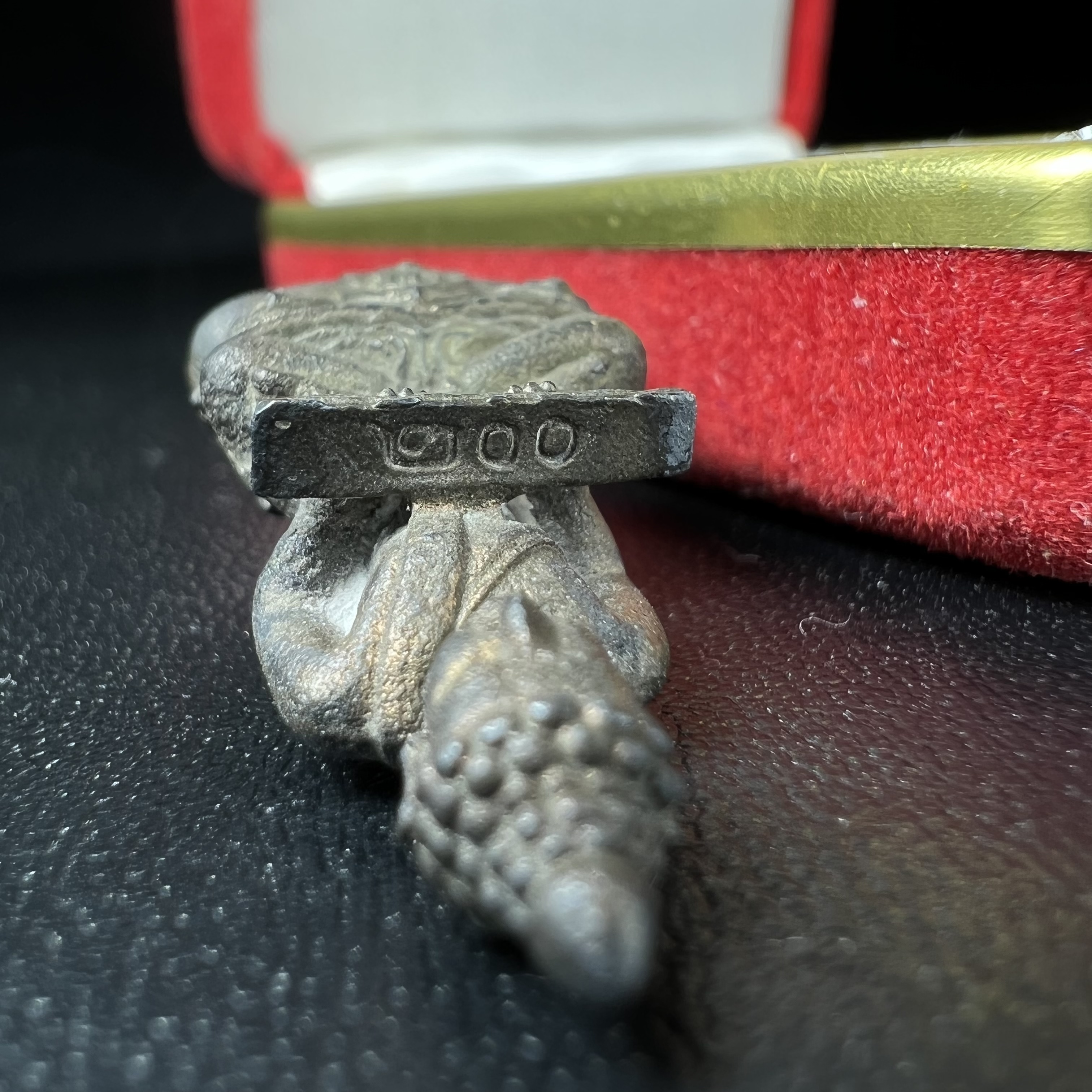 พระกริ่งปรมานุชิตชิโนรส วัดพระเชตุพนวิมลมังคลาราม(วัดโพธิ์) ปี2533 เนื้อนวโลหะ ( ในหลวงรัชกาลที่9เสด็จเททอง)