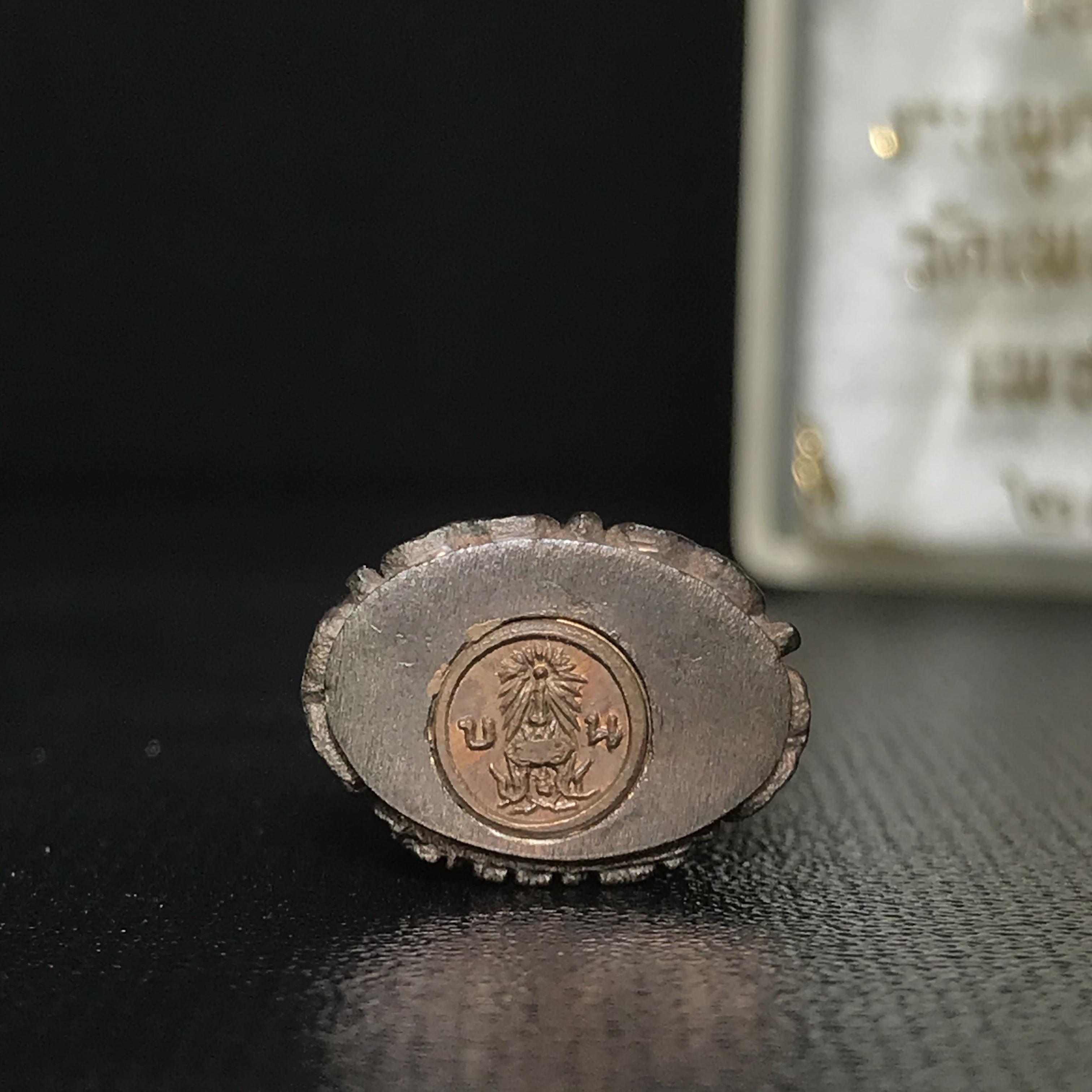 พระกริ่งไพรีพินาศ(รุ่นแรก สมเด็จพระญาณสังวร) วัดเพชรวราราม รุ่นเขาค้อ เนื้อนวโลหะ ตอกโค้ต ปี2520 จ.เพชรบูรณ์(คัดสภาพสวยครบกล่องบรรจุเดิม)(1ใน2309 องค์)