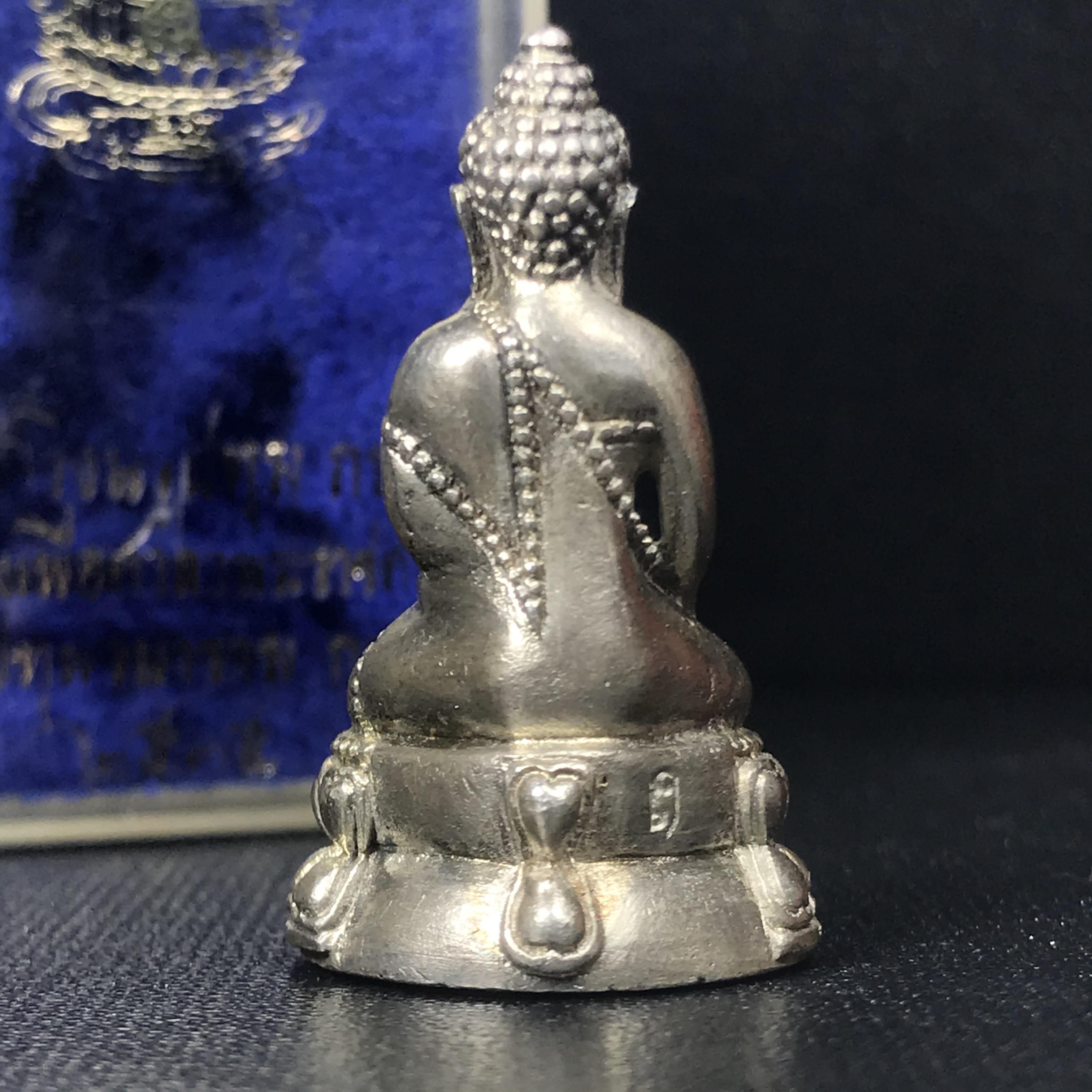 พระกริ่งนวปทุม ภปร. วัดปทุมวนาราม เนื้อเงิน ปี2535(ในหลวงรัชกาลที่9เสด็จเททอง)หายาก 1ใน3000องค์