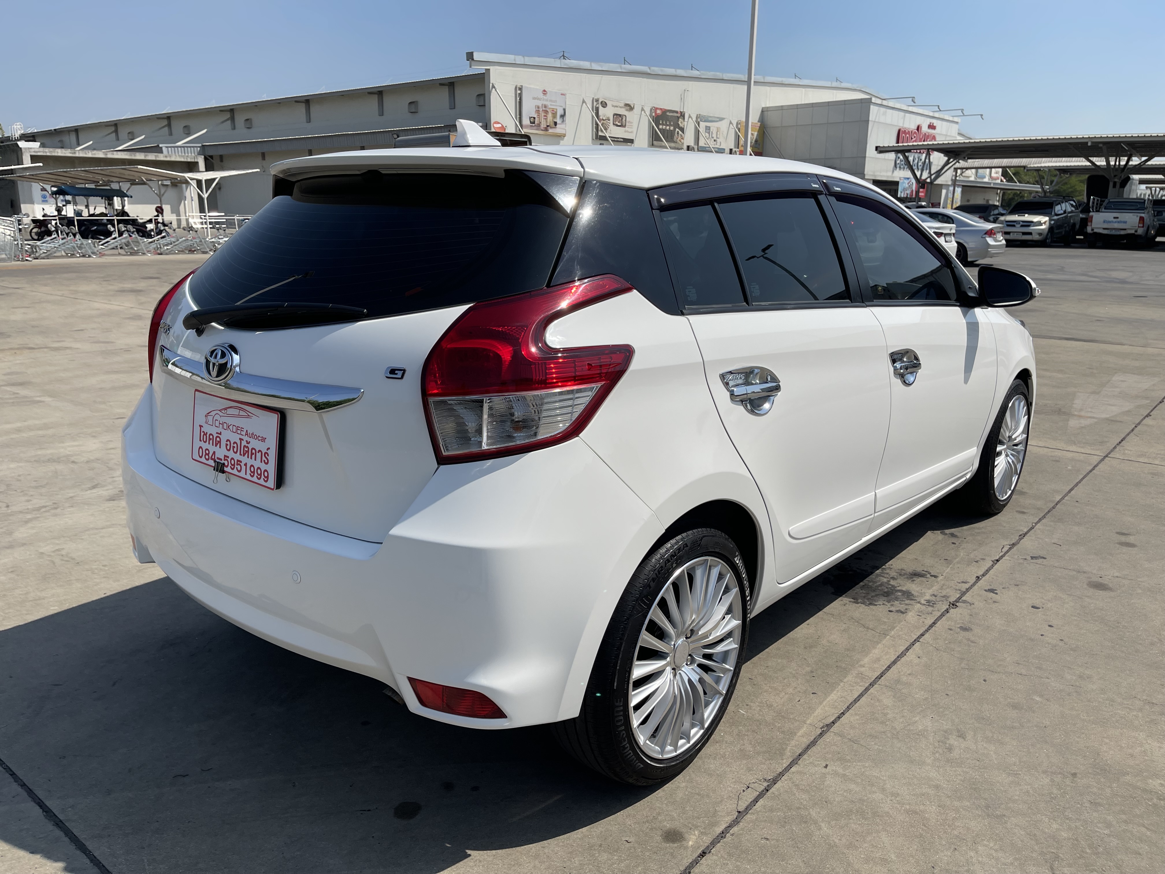 Toyota Yaris 1.2 G At 2015 ขาว