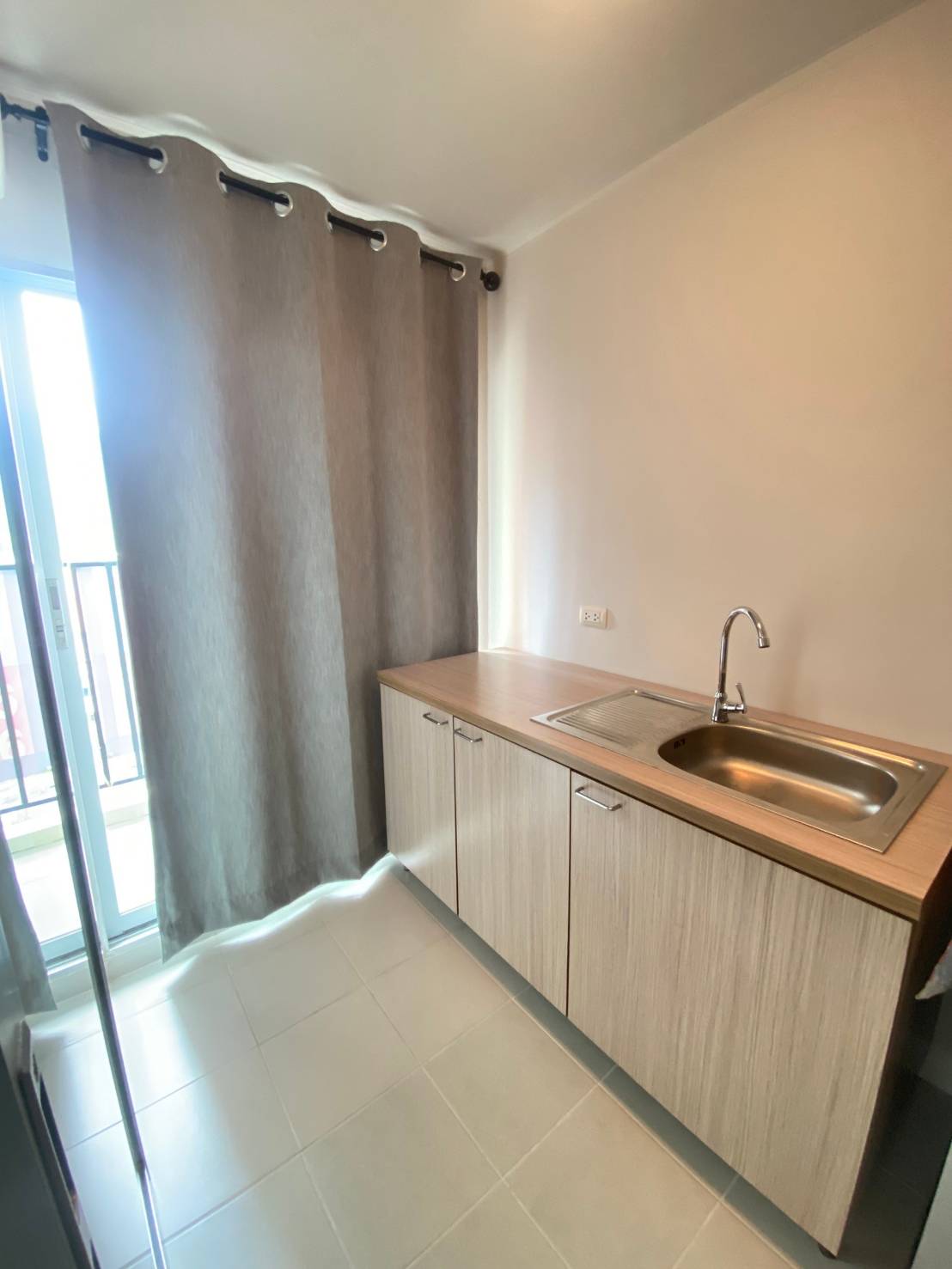 For Rent : D condo Kathu-Patong, 1 Bedroom 1 Bathroom, 8th flr.